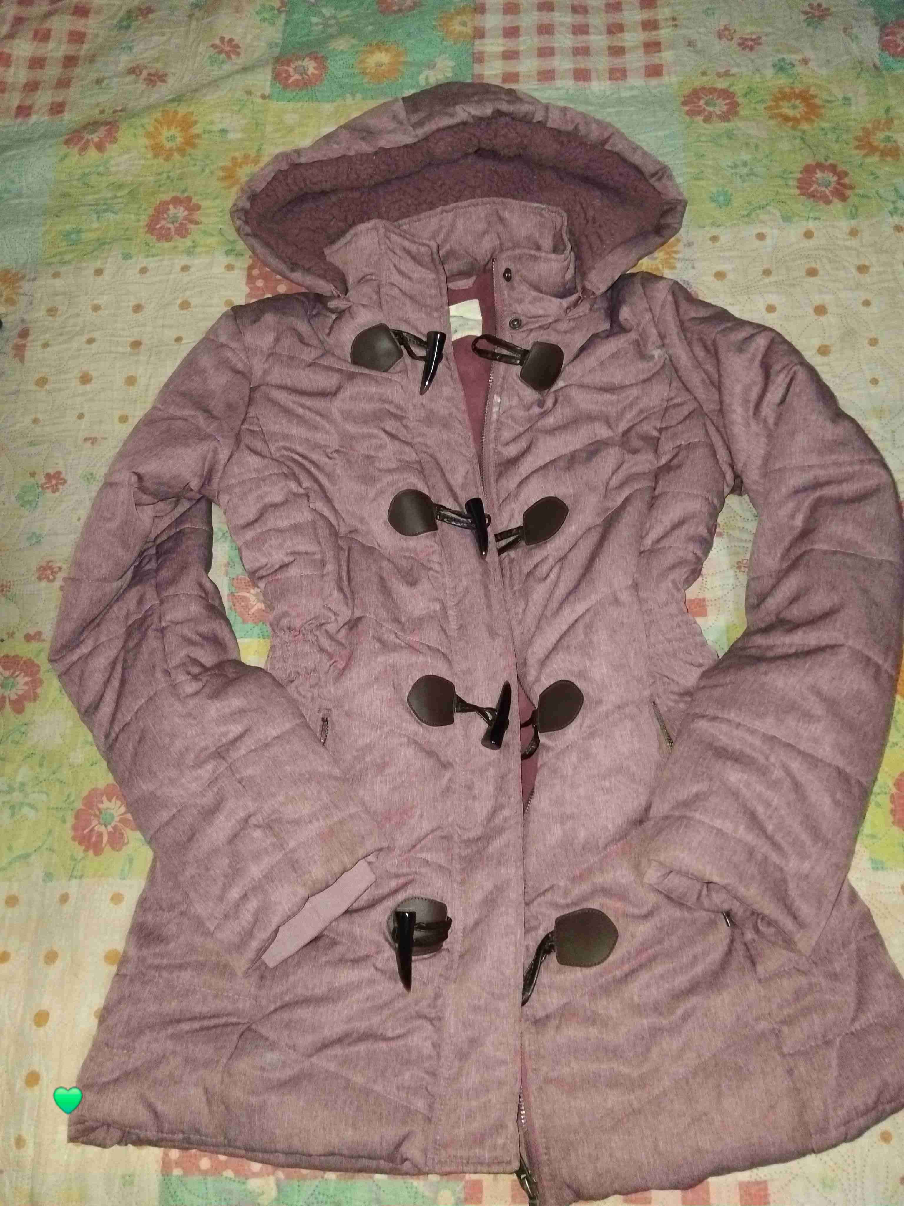 Abrigo morado clarito con gorro, sin uso - miniatura 1