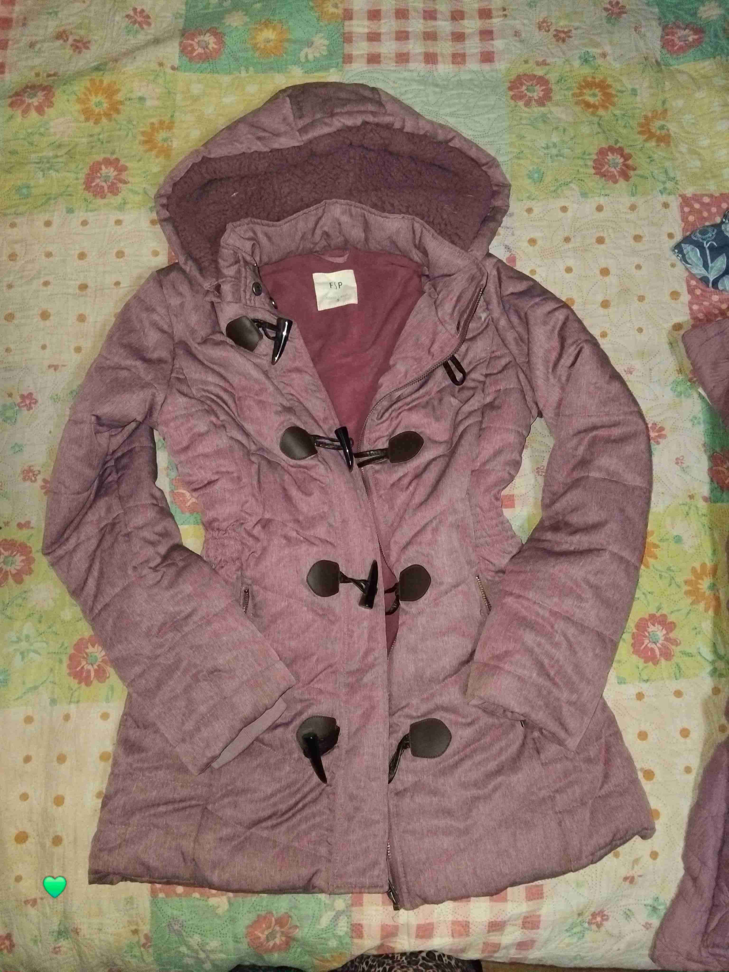 Abrigo morado clarito con gorro, sin uso - miniatura 2