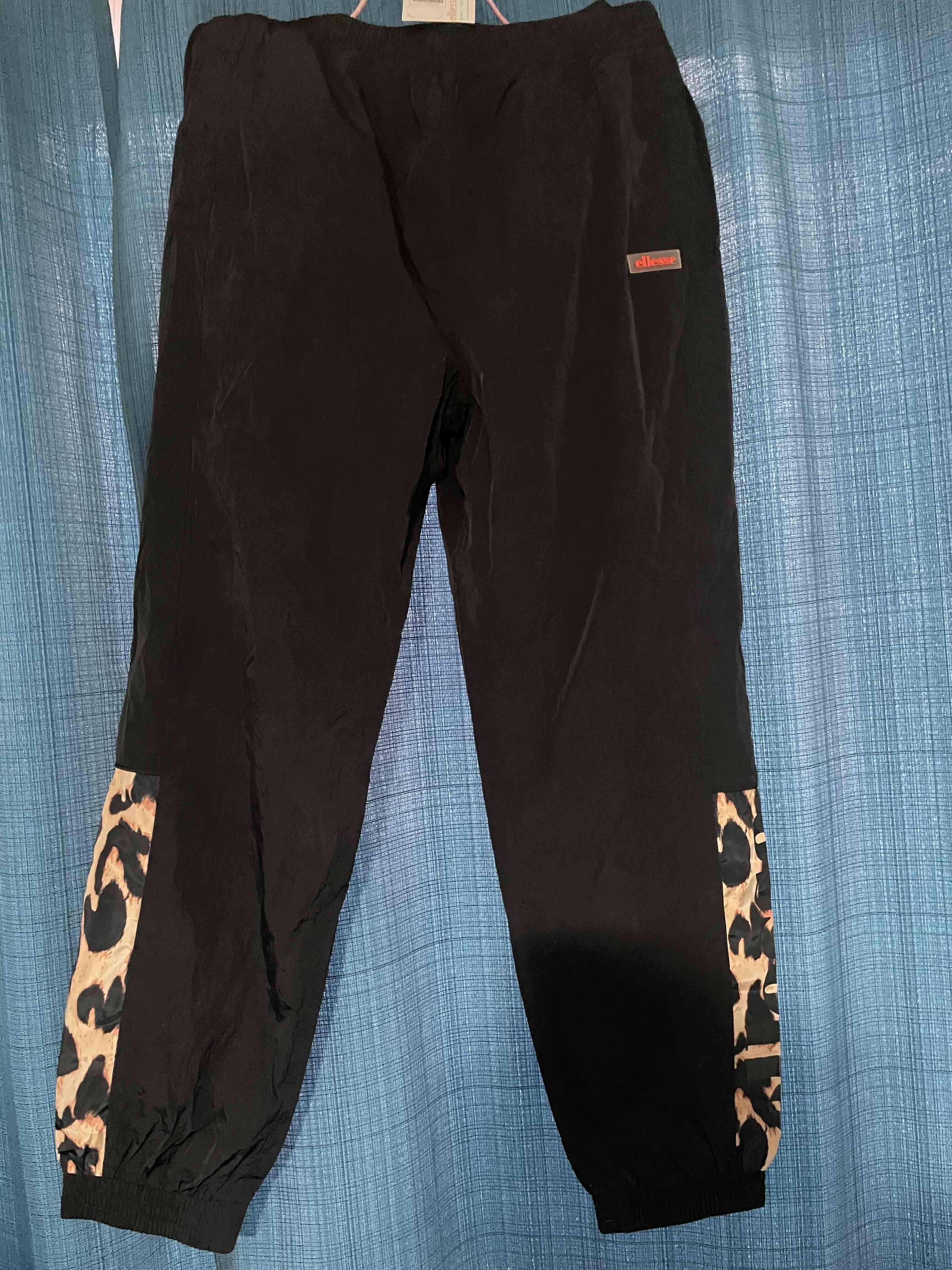 Pantalones deportivos negros con estampado - miniatura 1