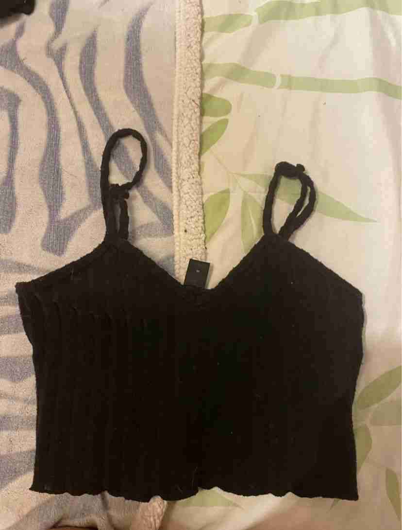 Top negro de tirantes