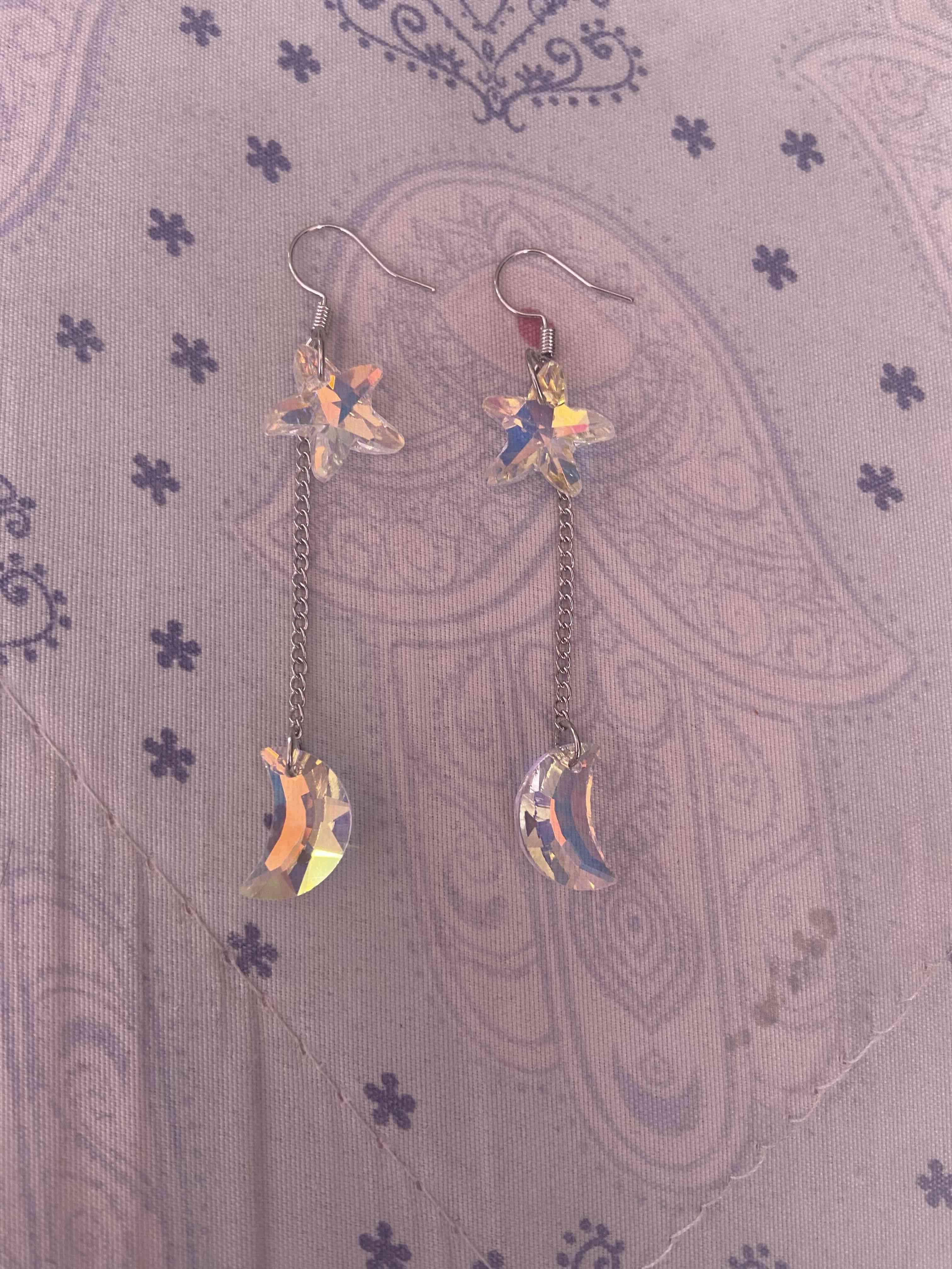 Aros colgantes de estrella y luna