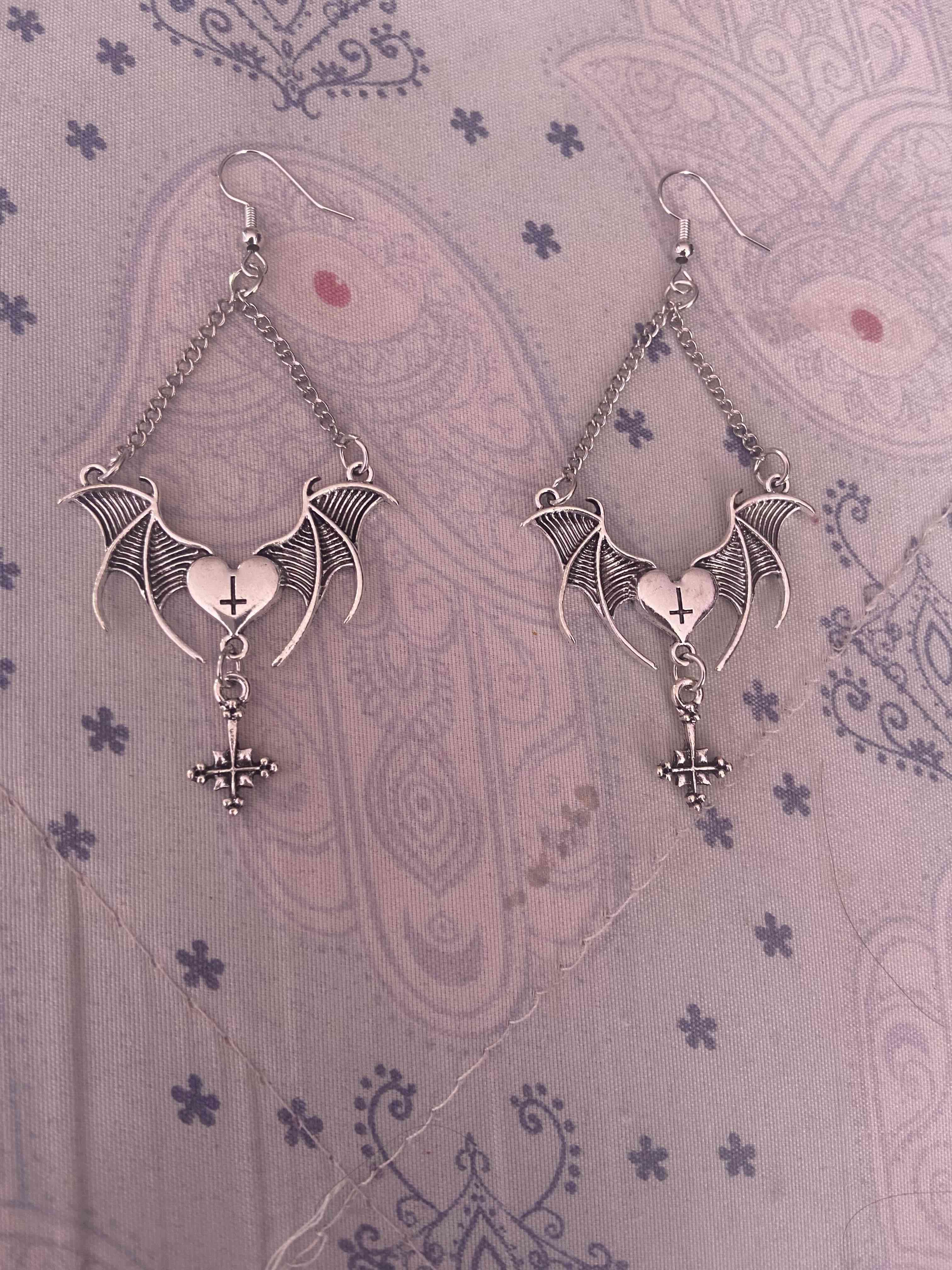 Aros colgantes góticos plateados