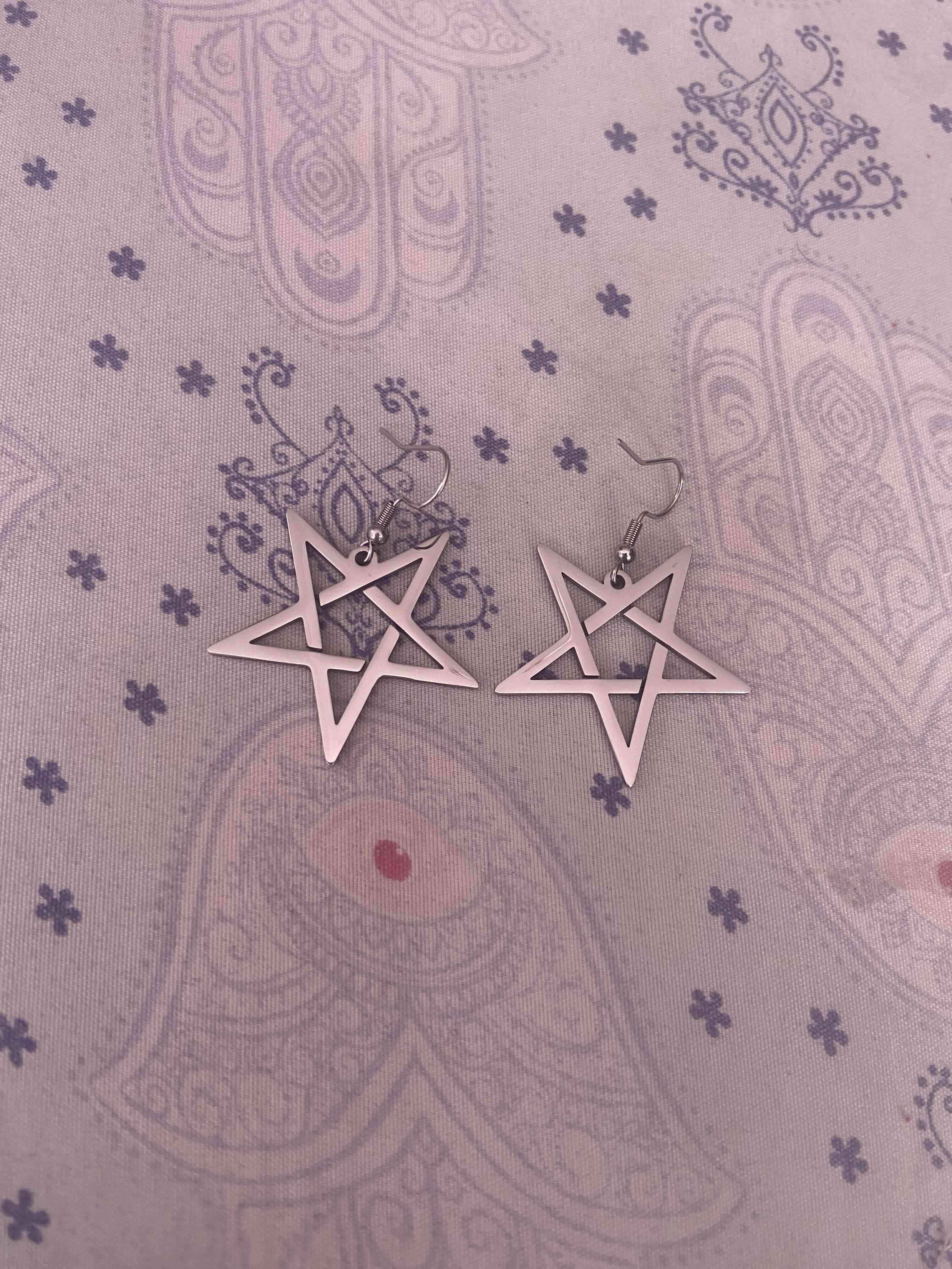 Aros colgantes estrella metálicos