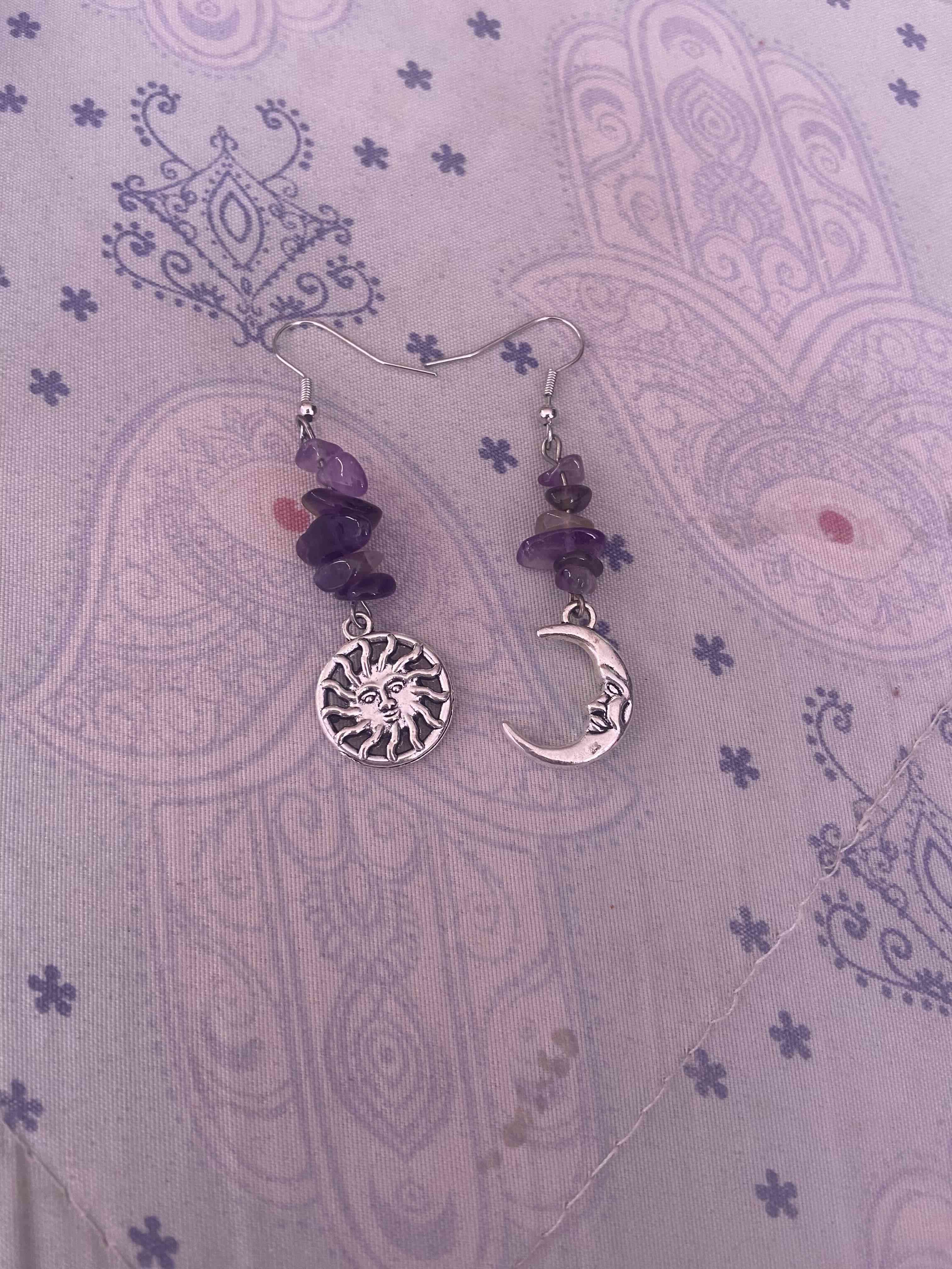 Aros con colgante de sol y luna