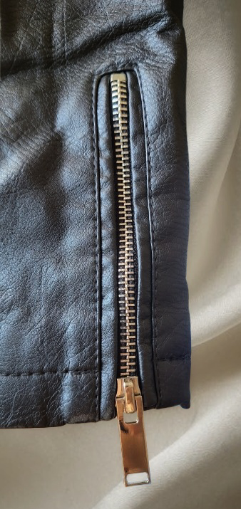 Chaqueta de cuero negra - miniatura 4