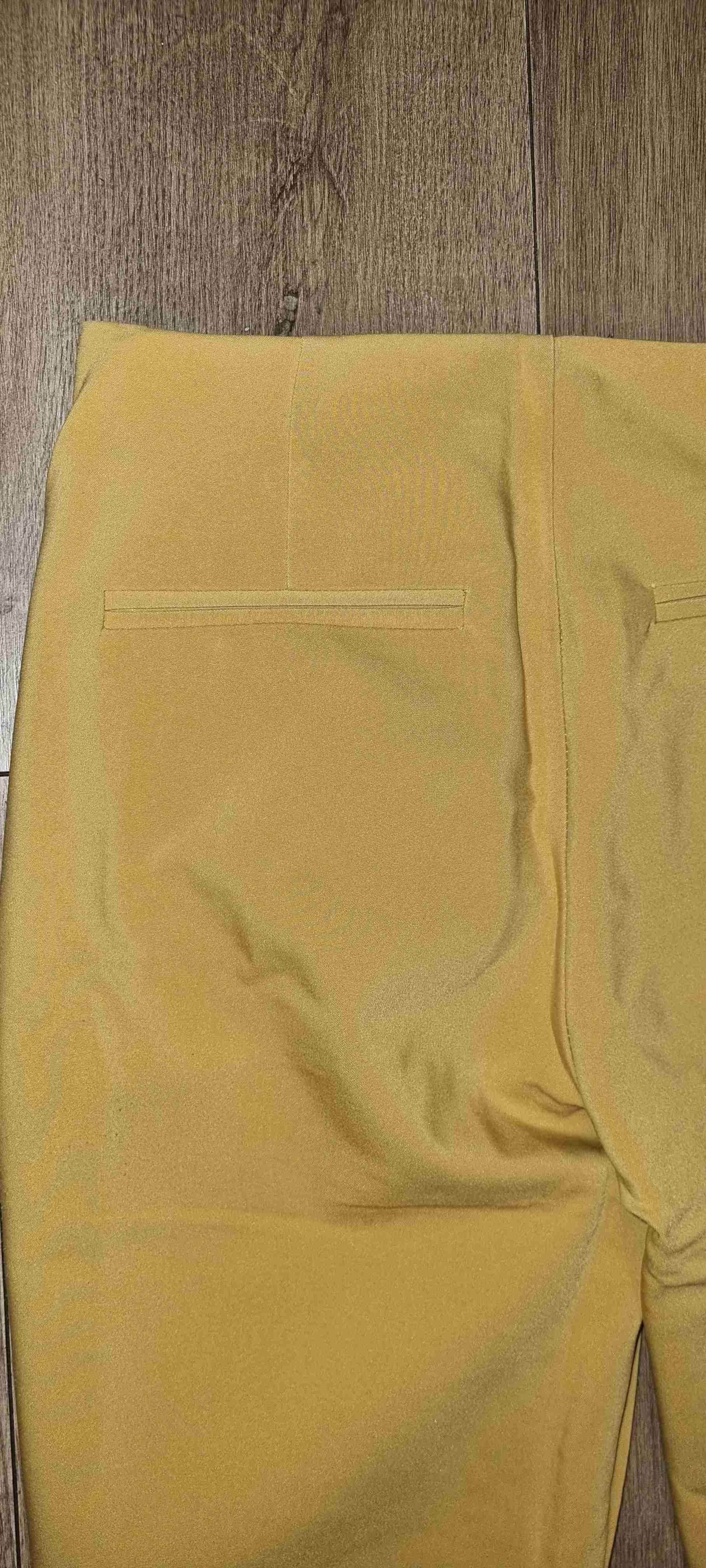 Pantalón tela color mostaza con cierres - miniatura 4