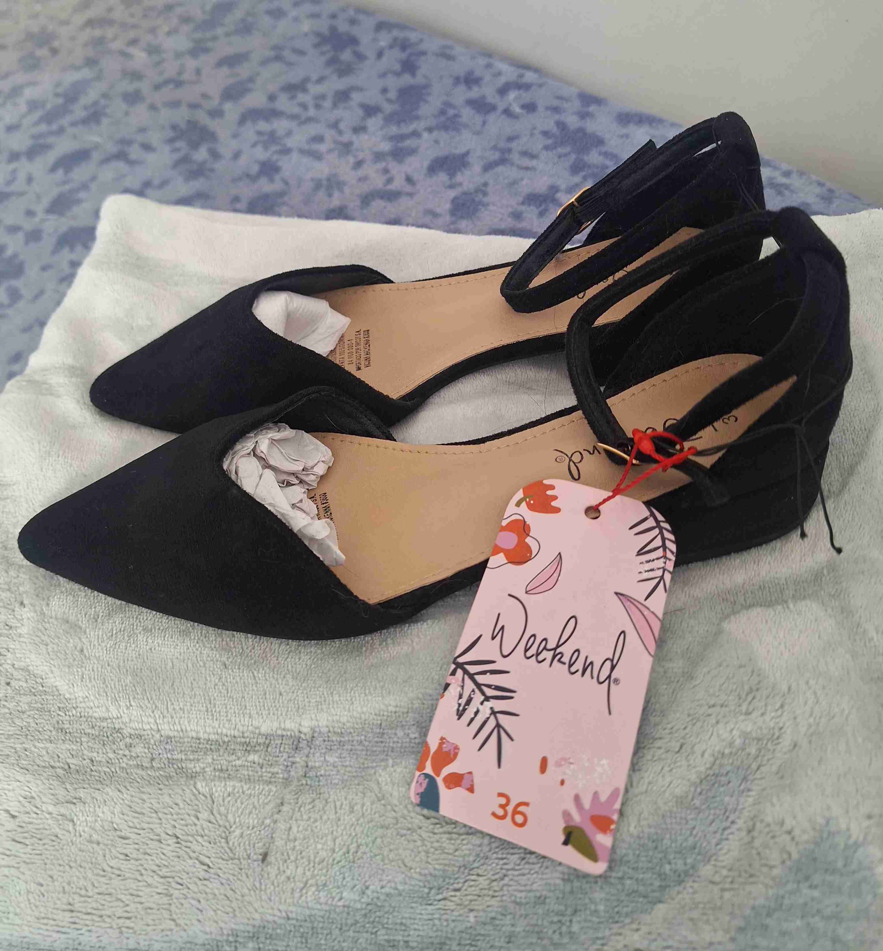 Zapatos negros con etiqueta - miniatura 1