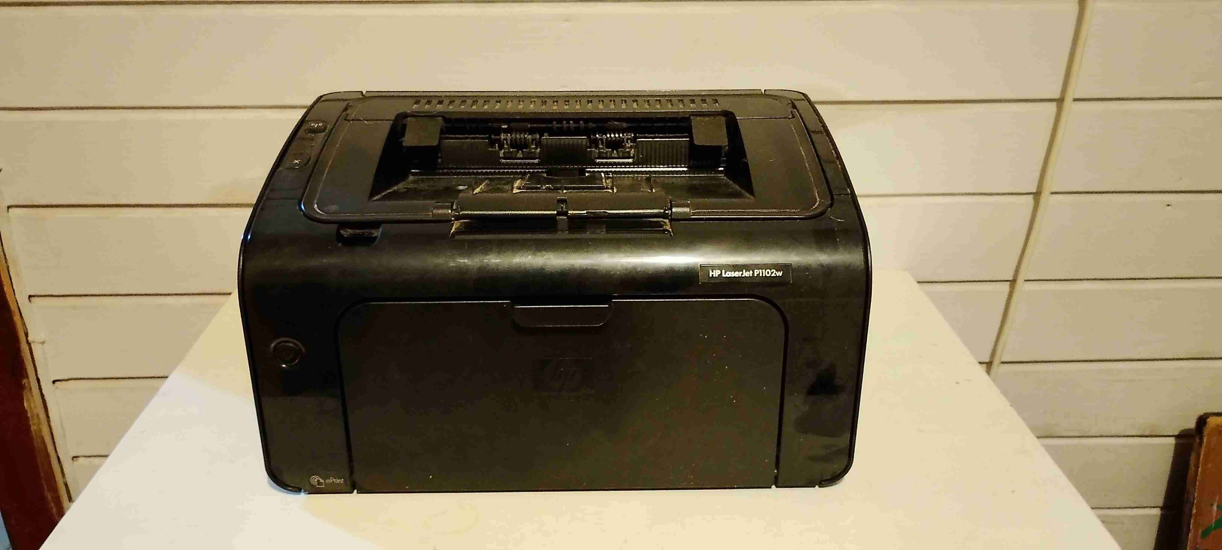 Impresora HP LaserJet P1102w - miniatura 1