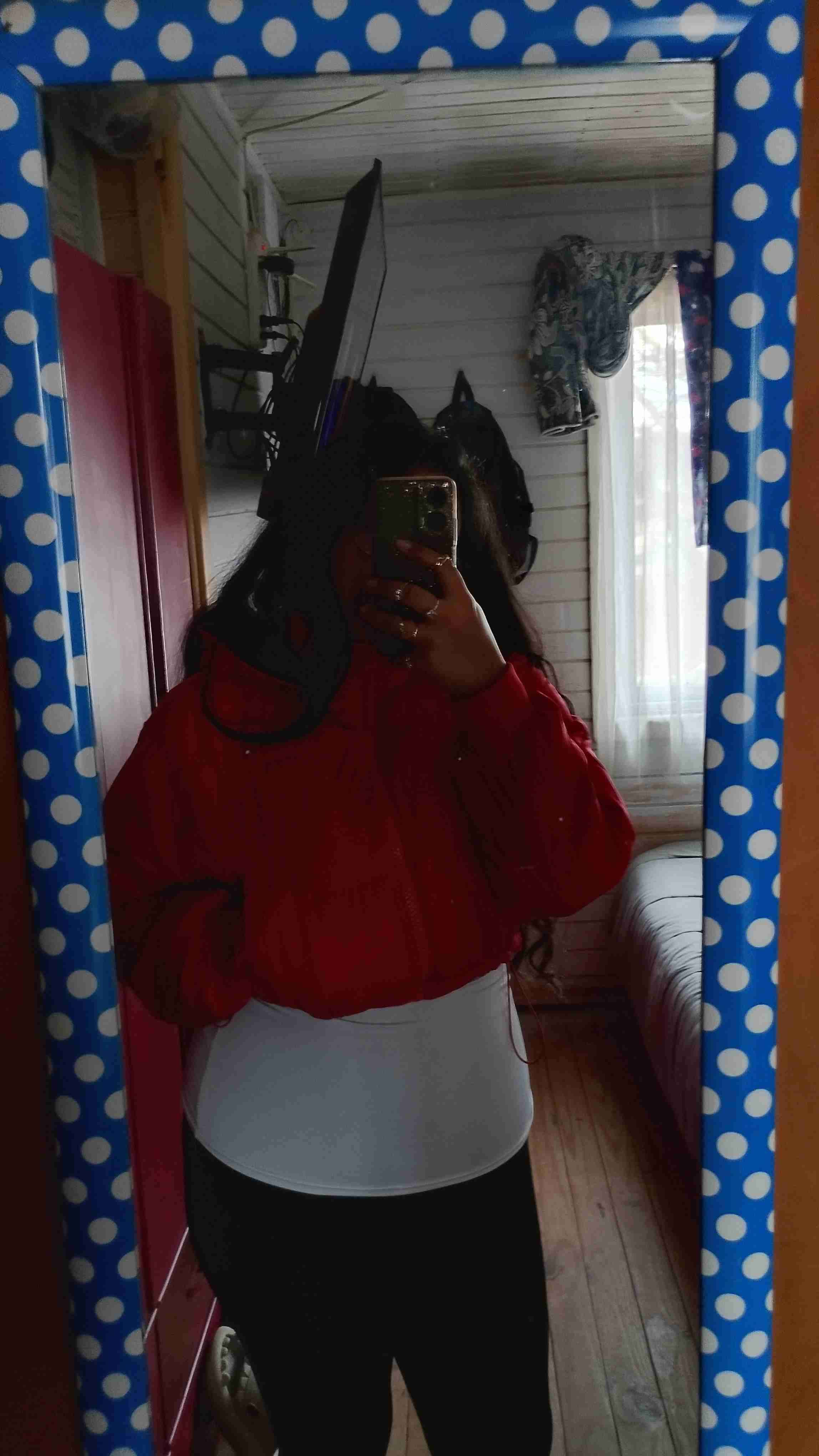 Chaqueta acolchada roja con capucha - miniatura 2