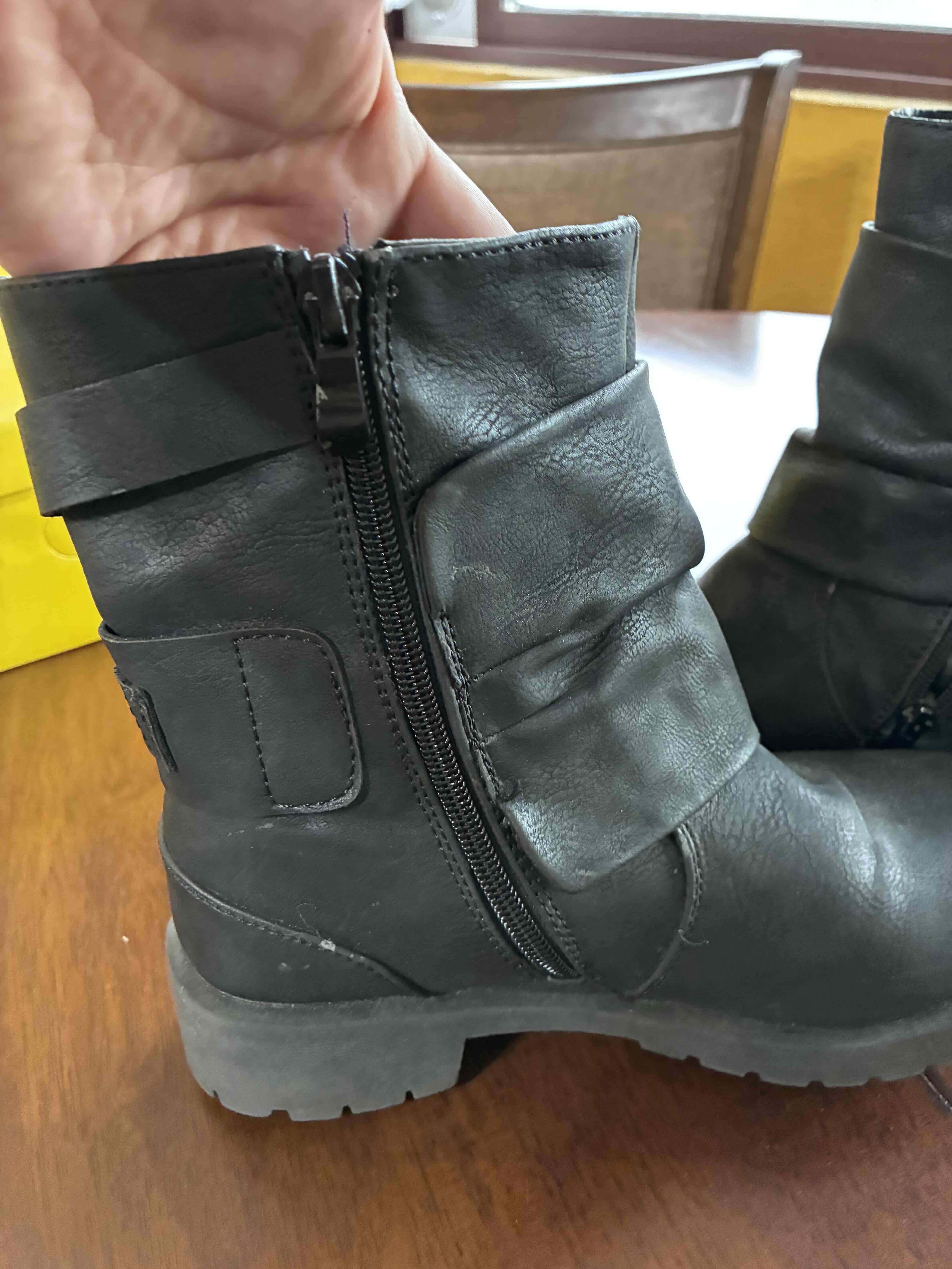 Botines negros con hebillas - miniatura 4