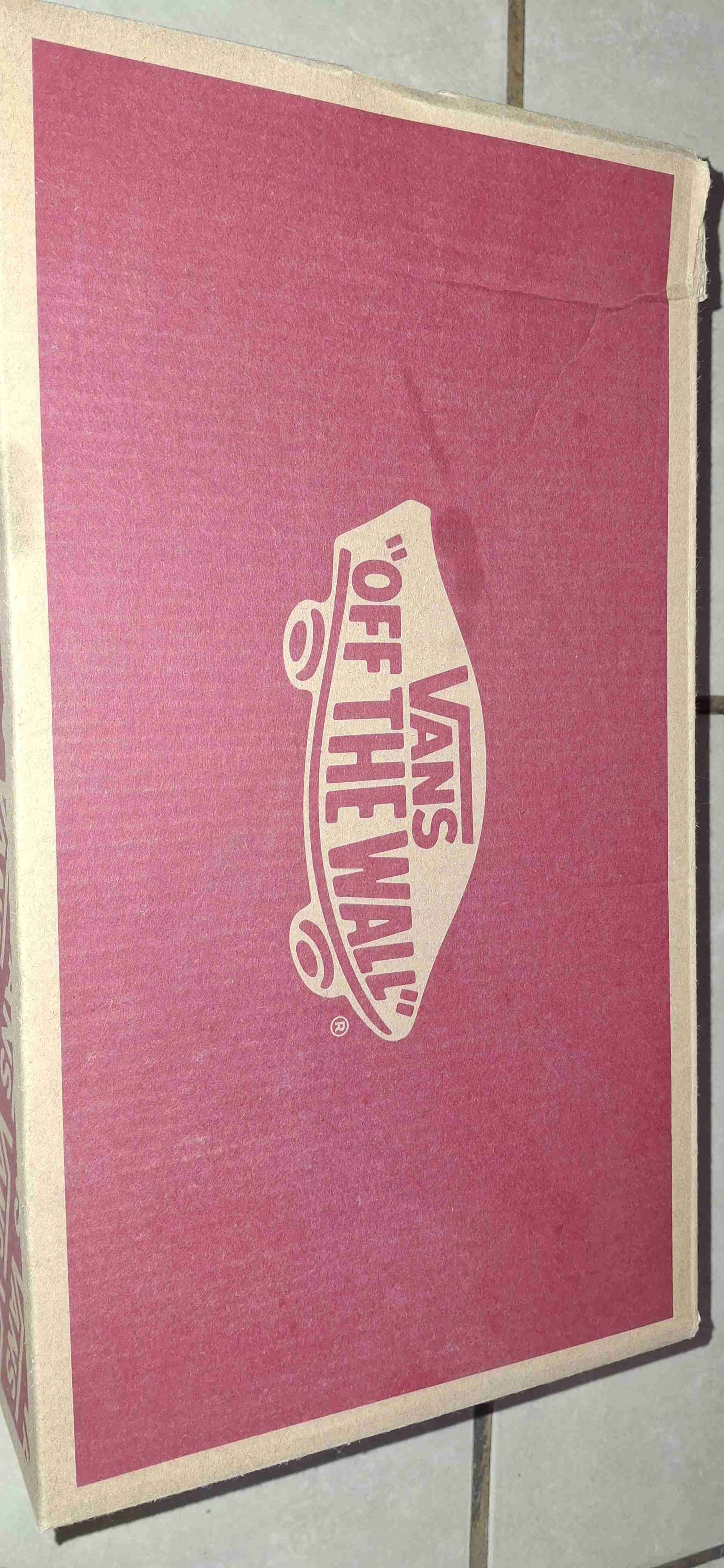 Caja de zapato Vans con poco uso - miniatura 1