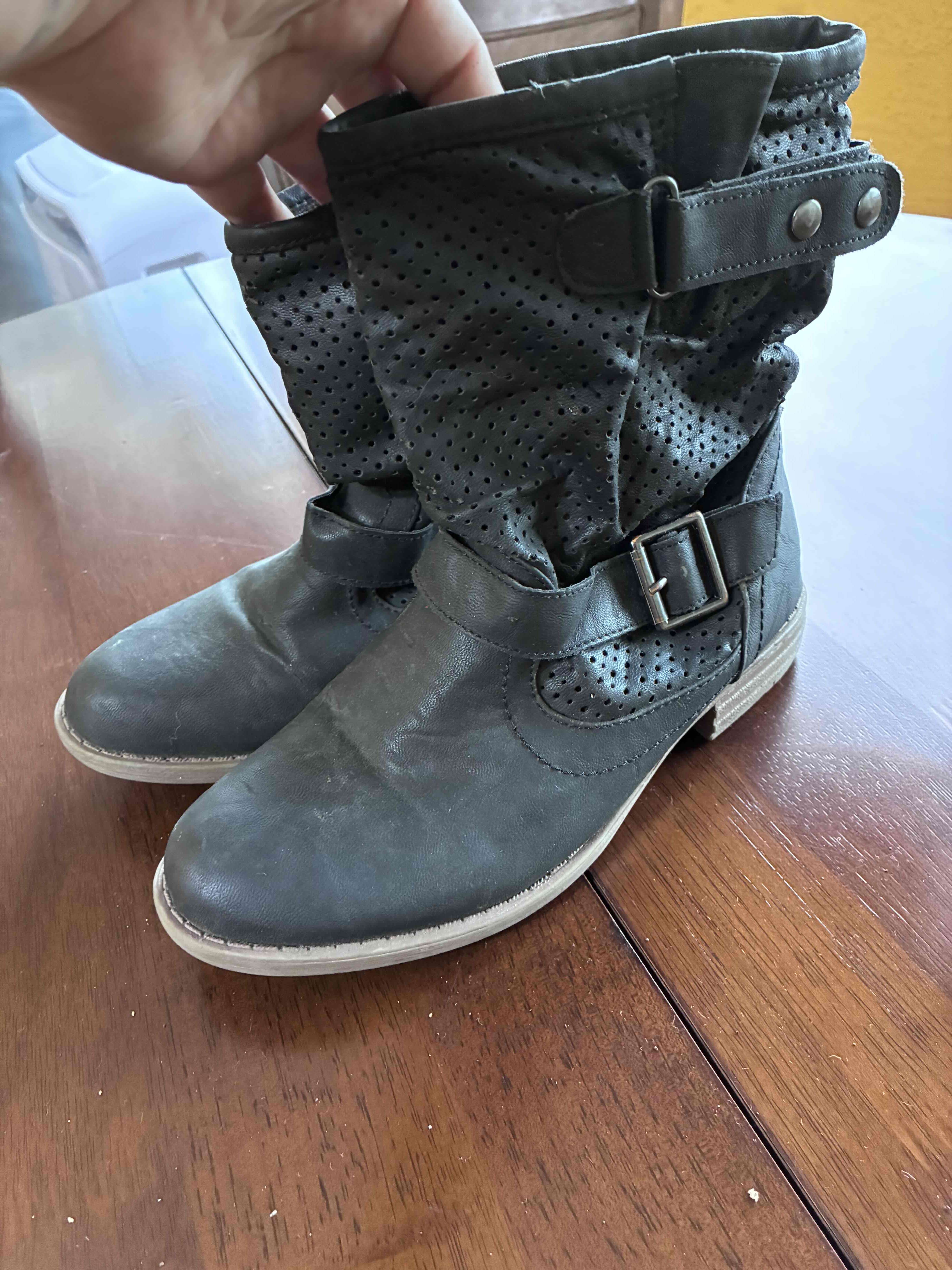 Botines negros con hebillas - miniatura 3