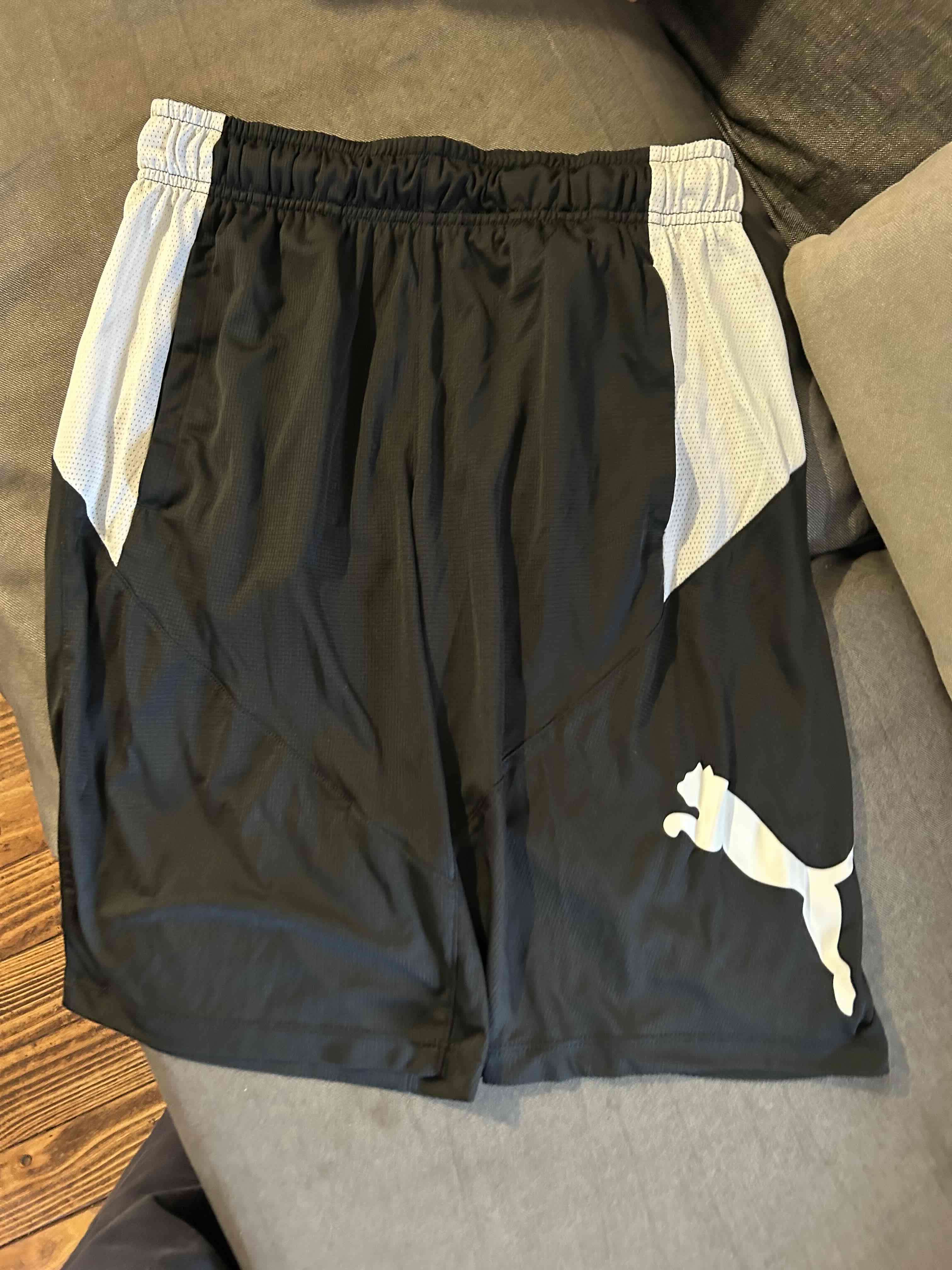 Shorts deportivos negros Puma - miniatura 1