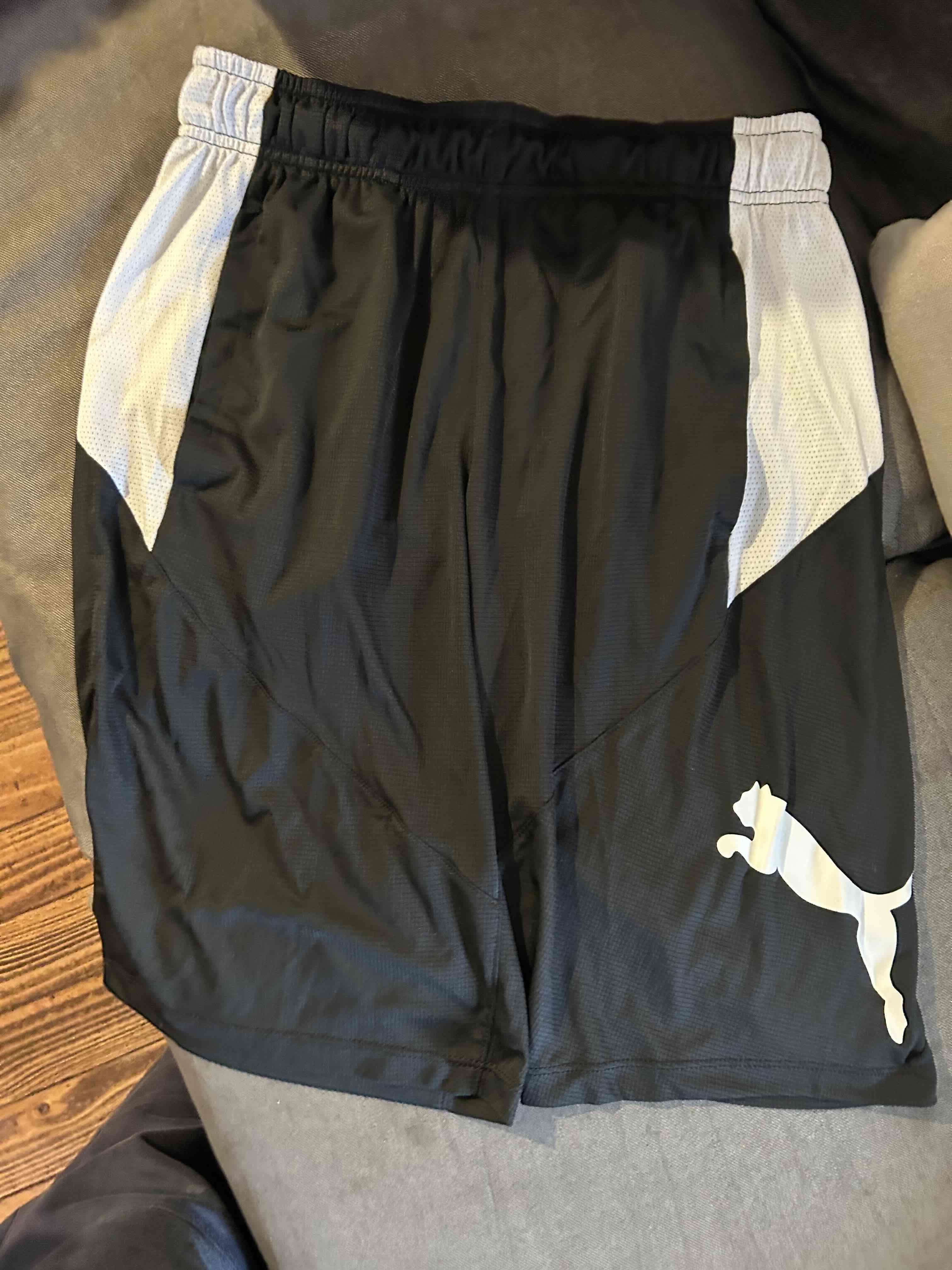 Shorts deportivos negros Puma - miniatura 2