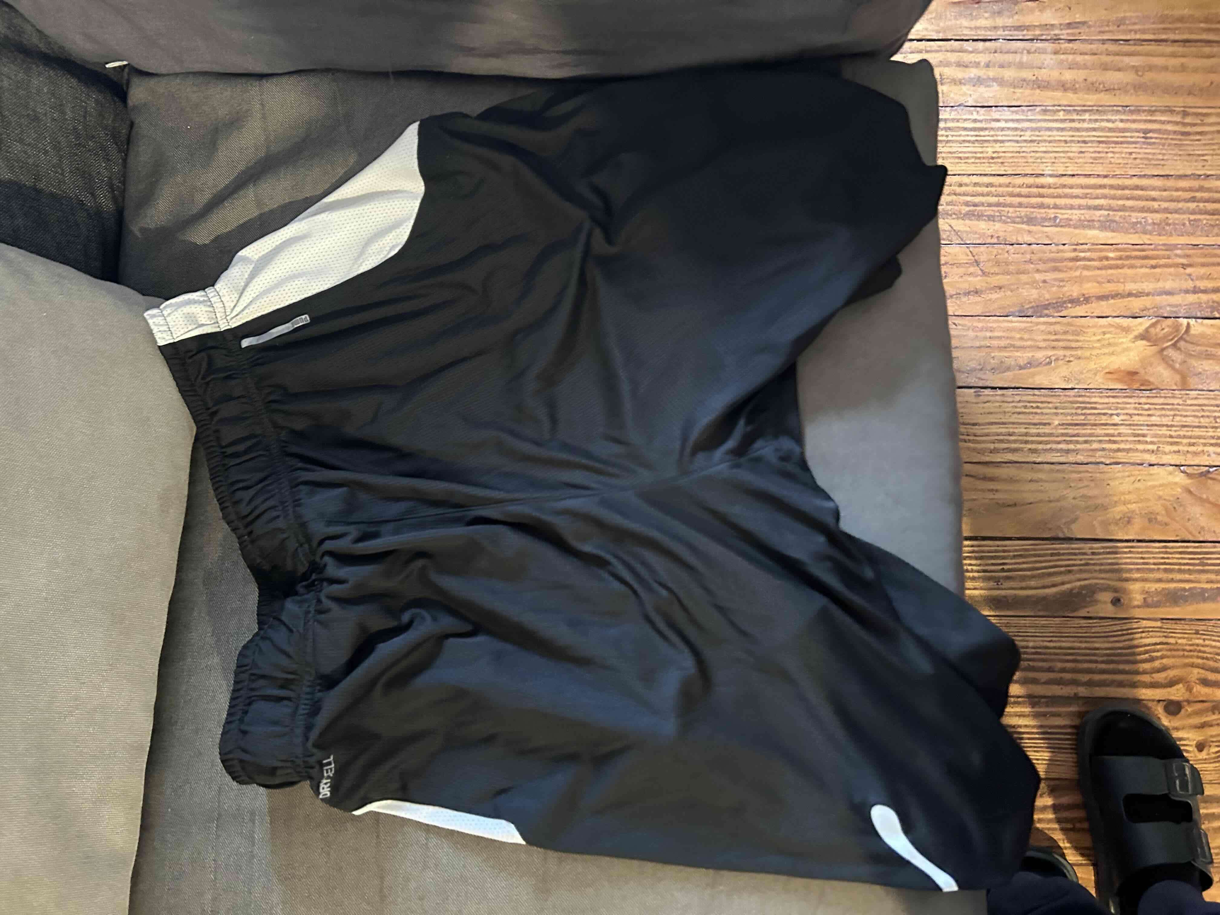 Shorts deportivos negros Puma - miniatura 3