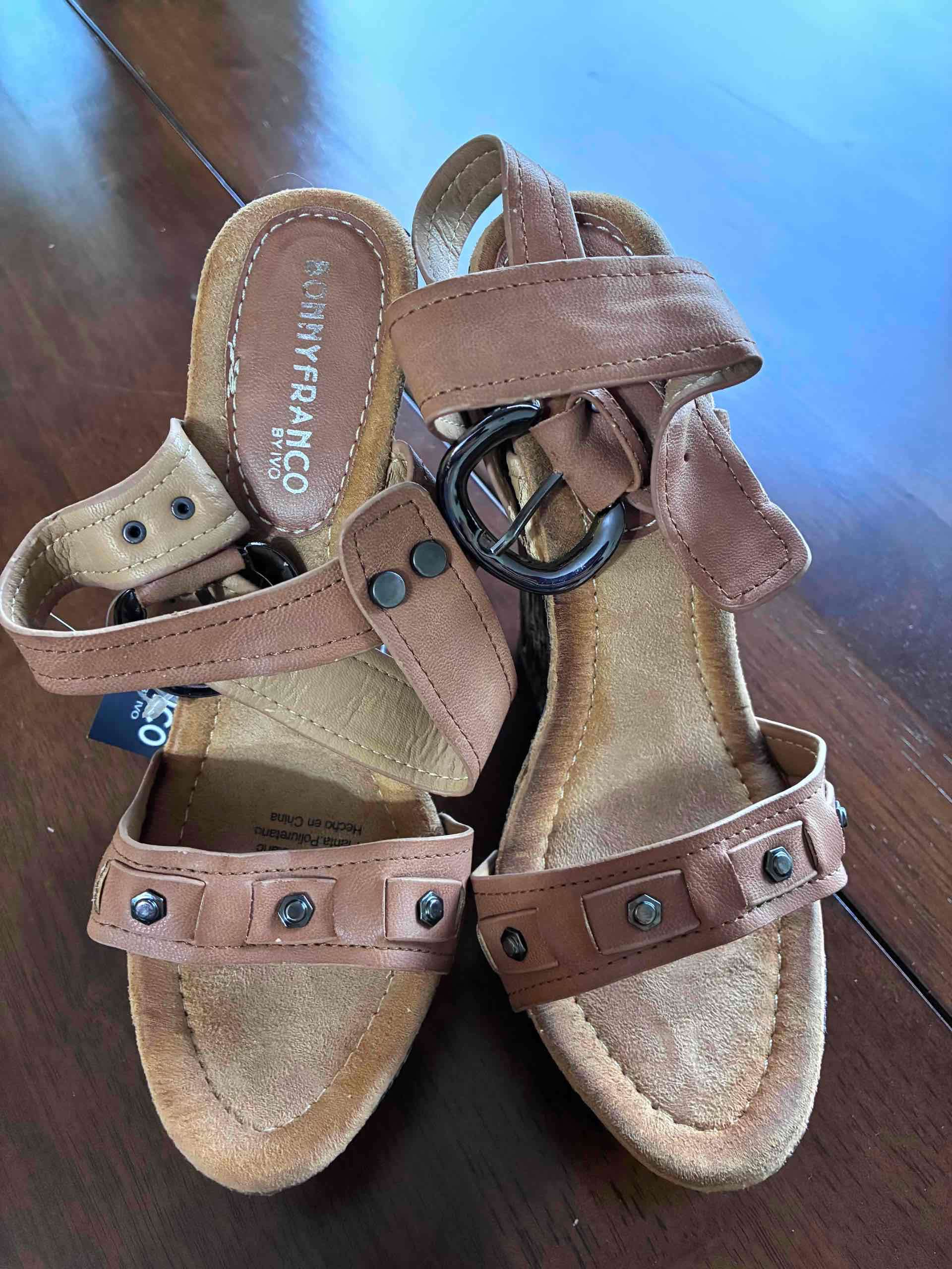 Sandalias plataforma café Bonnyfranco - miniatura 2