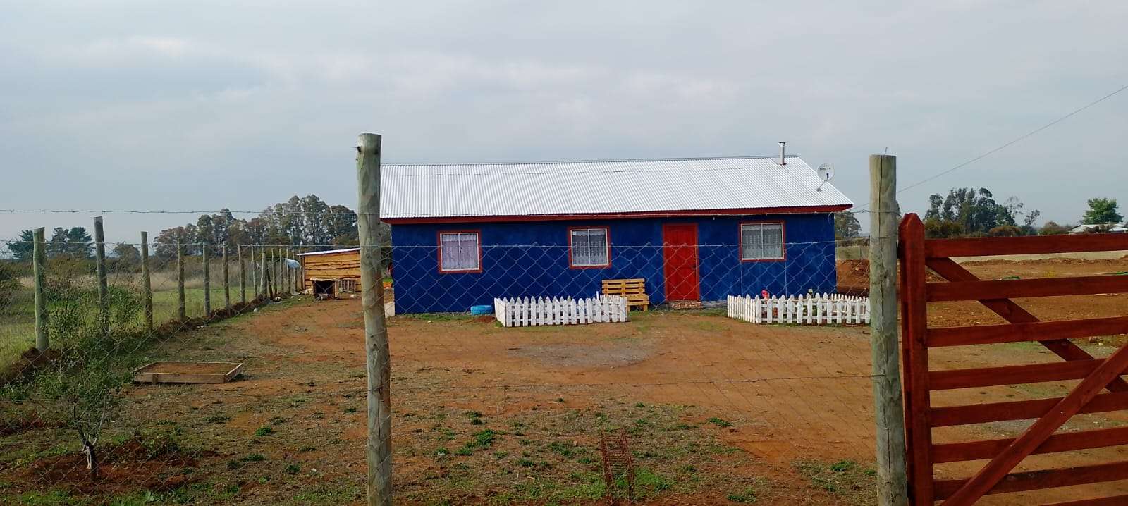 Parcela con casa - miniatura 1