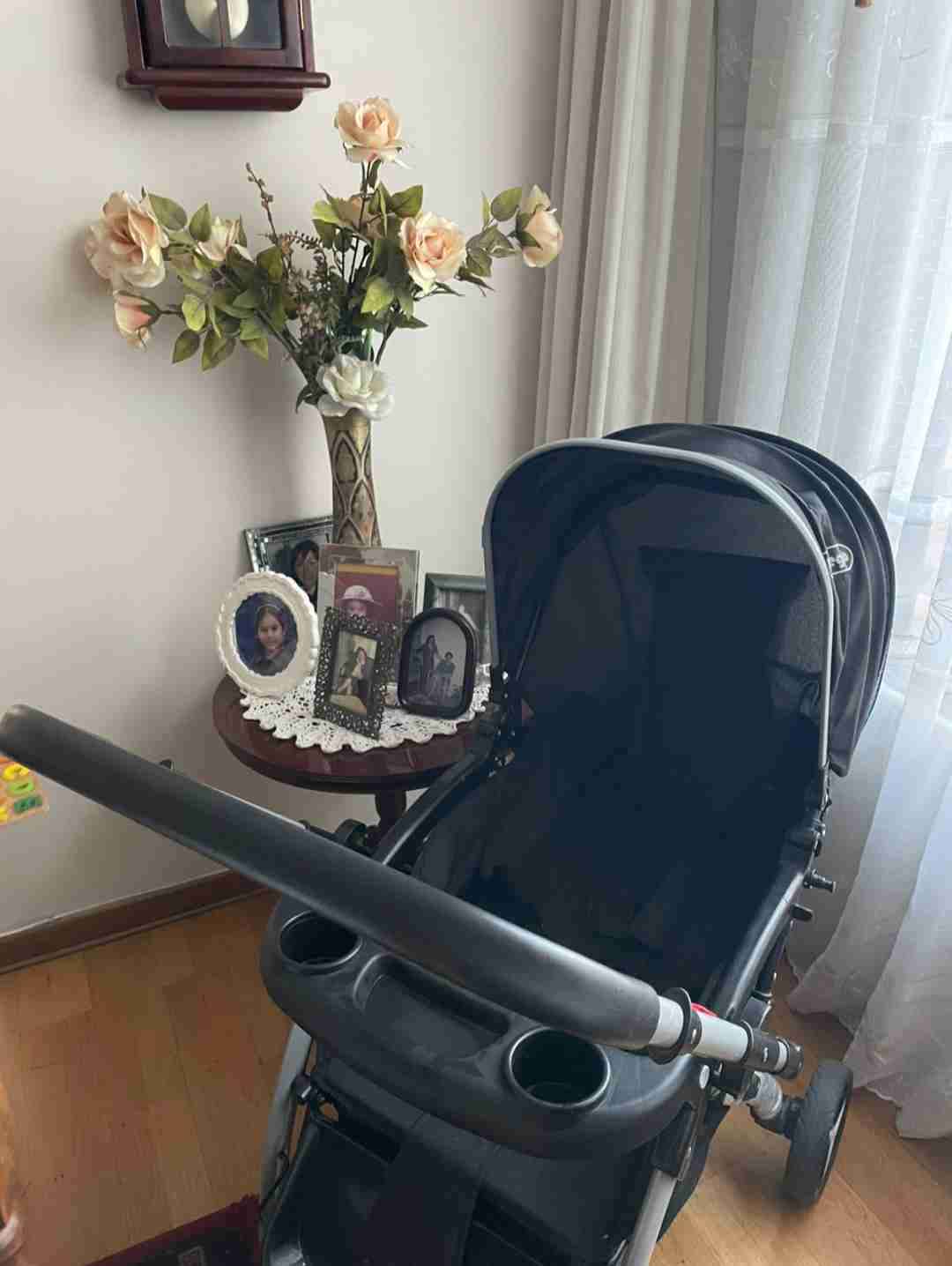 Coche de bebé negro en buen estado - miniatura 1