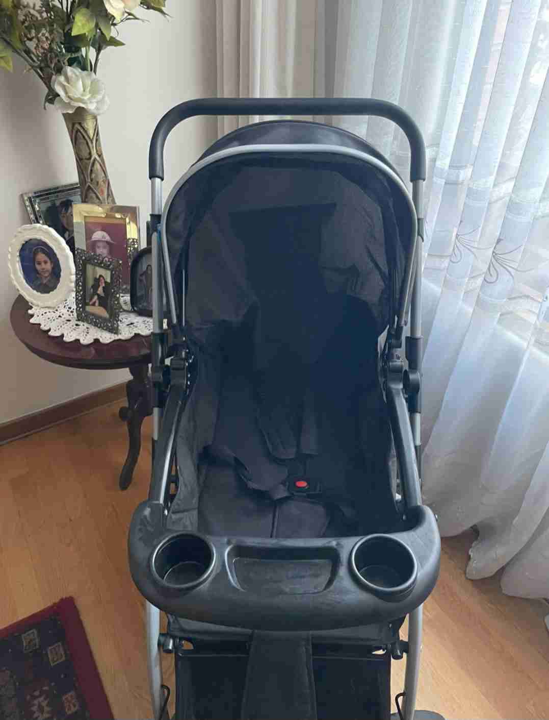 Coche de bebé negro en buen estado - miniatura 2