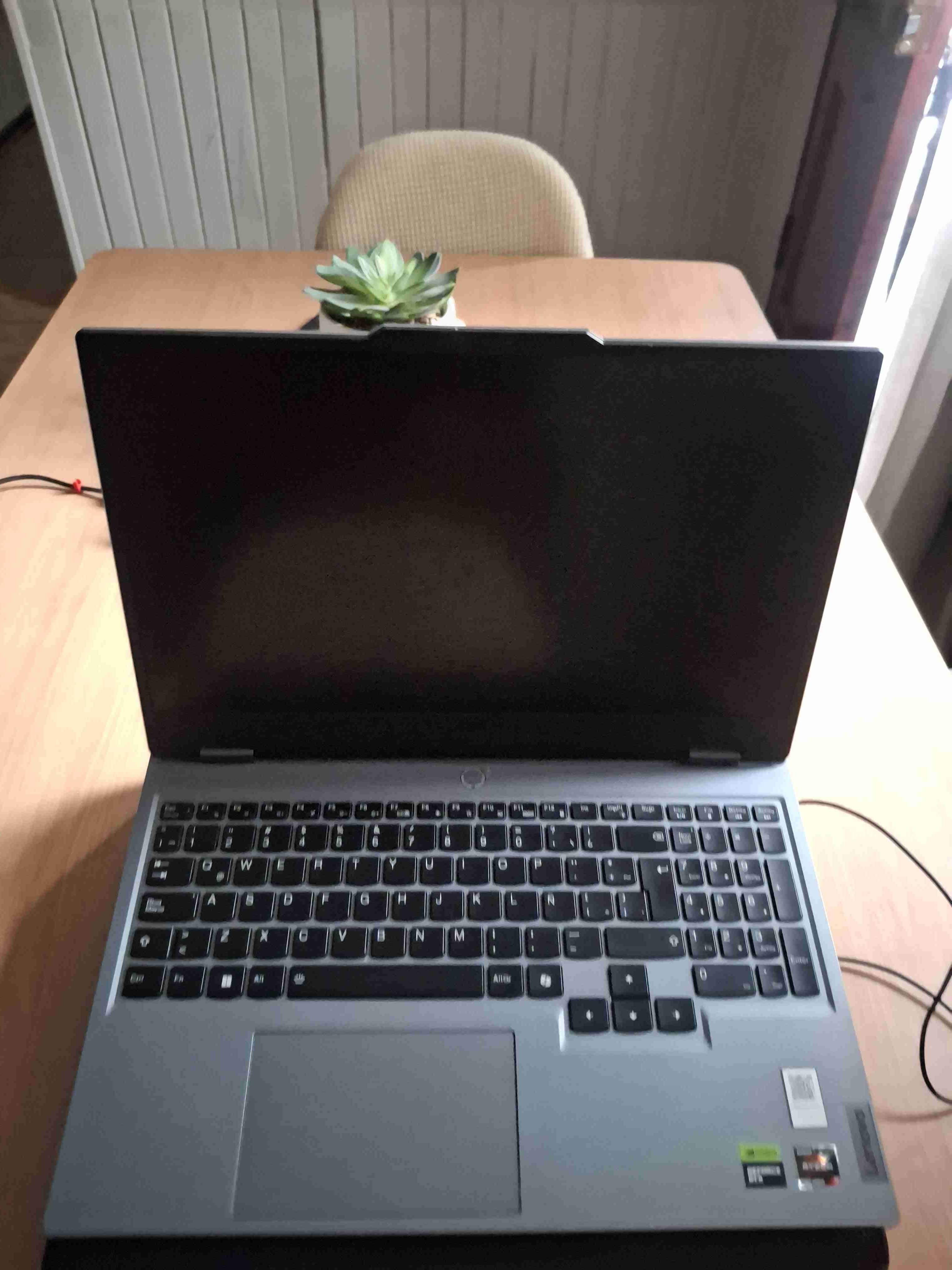 Laptop Lenovo Gamer - miniatura 1