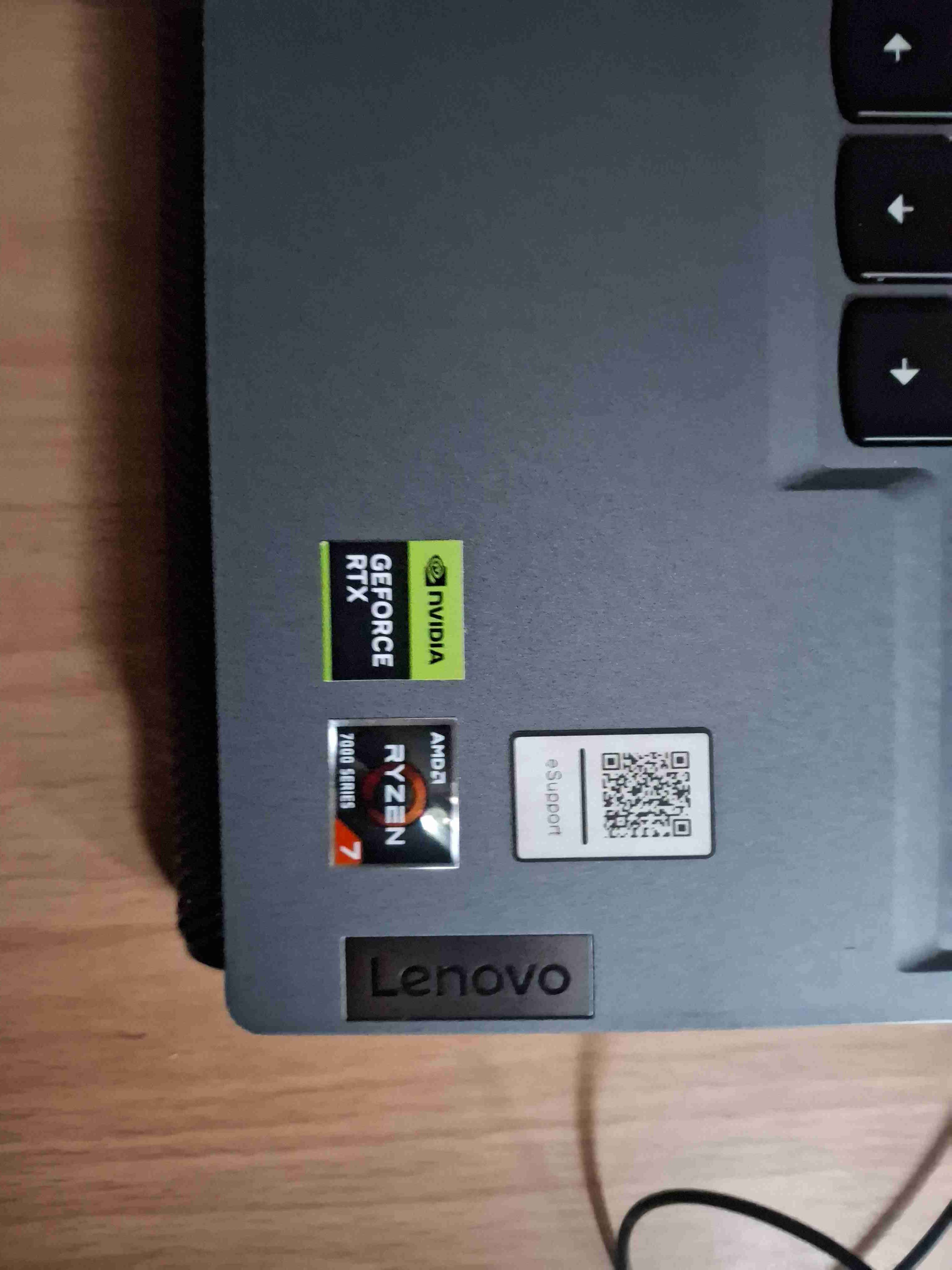 Laptop Lenovo Gamer - miniatura 2