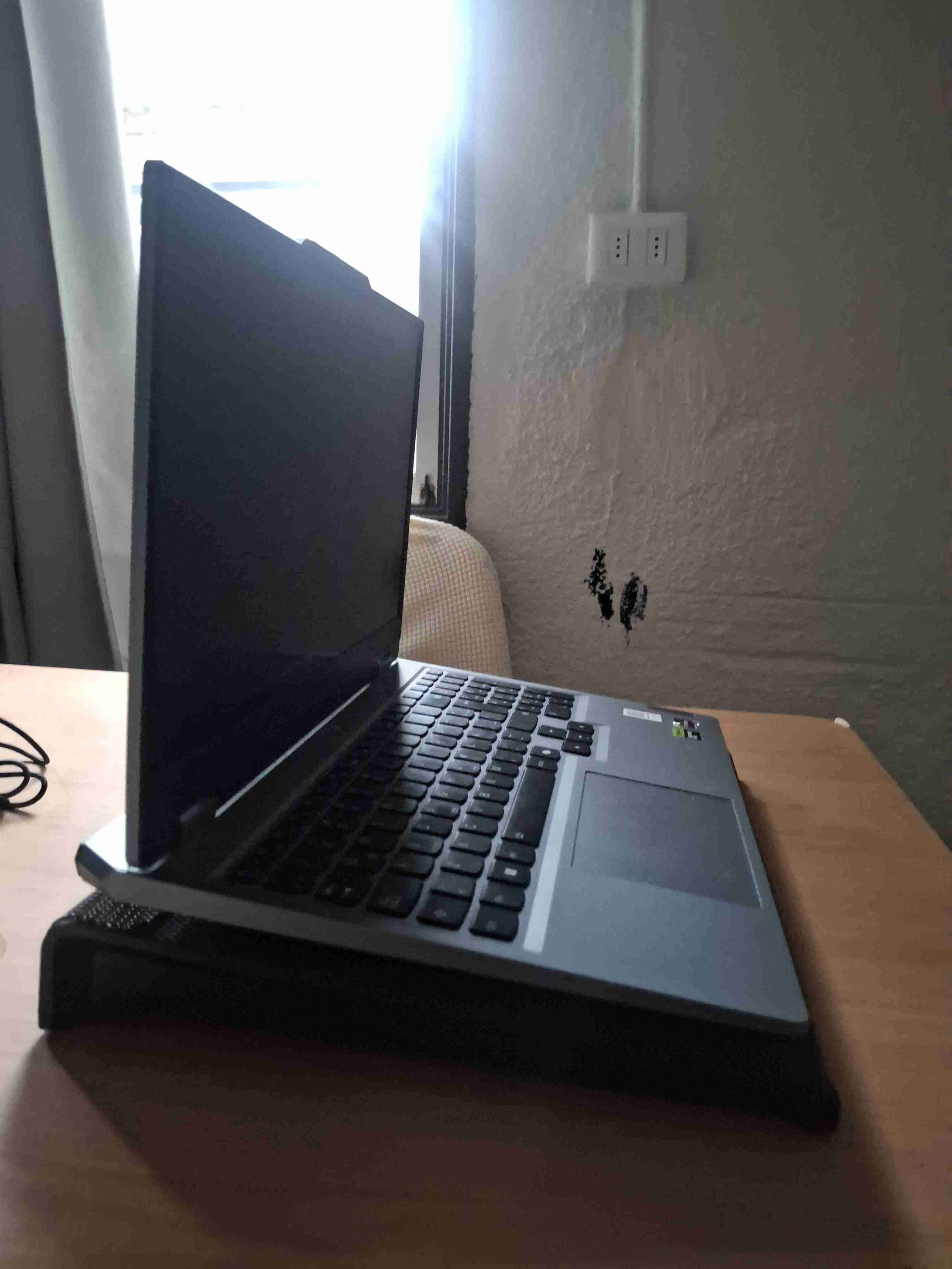 Laptop Lenovo Gamer - miniatura 4