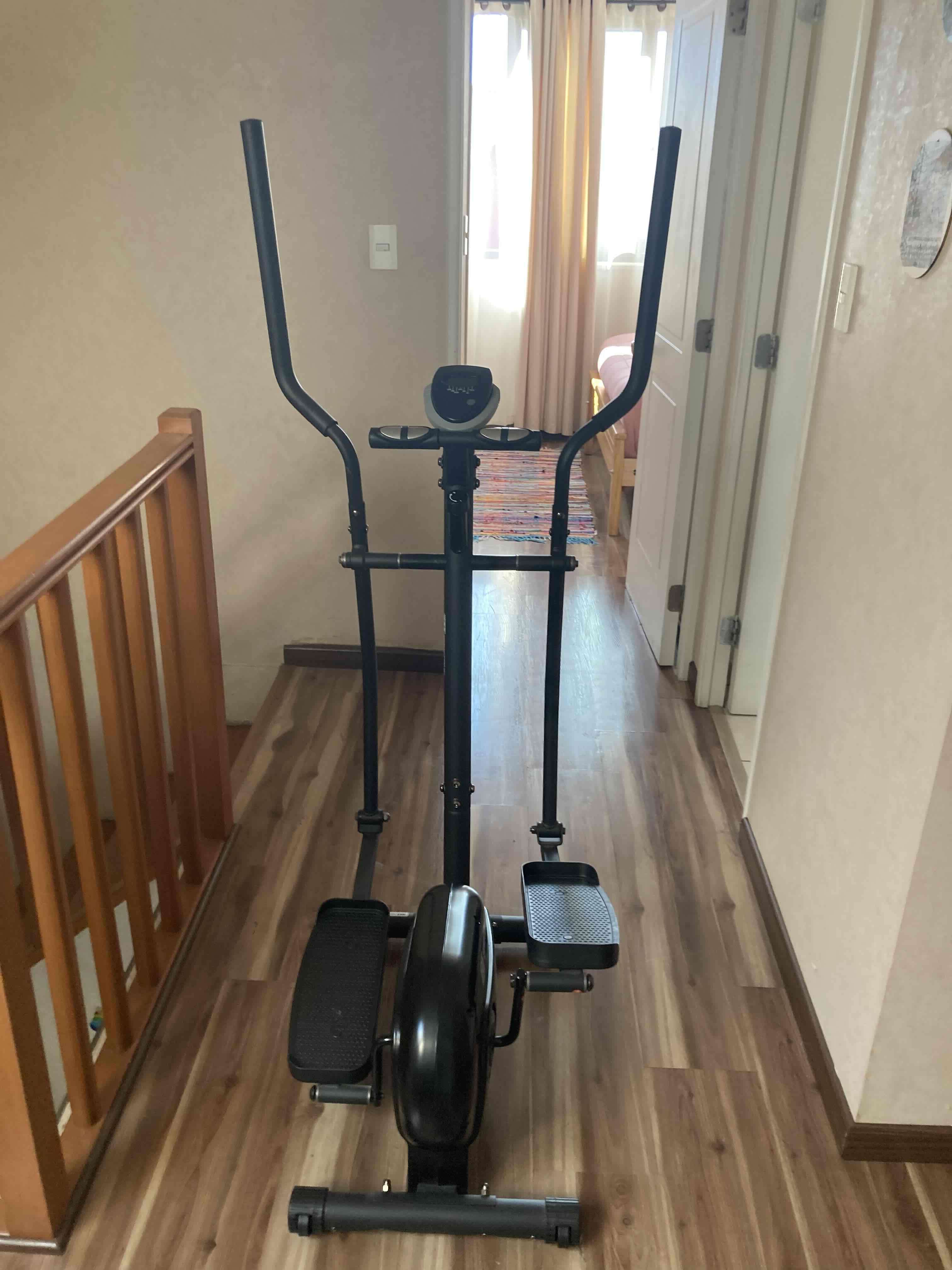 Bicicleta elíptica negra - miniatura 1