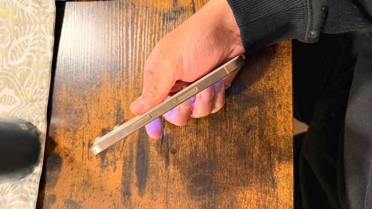 iPhone 16 pro Gold 256gb - miniatura 3