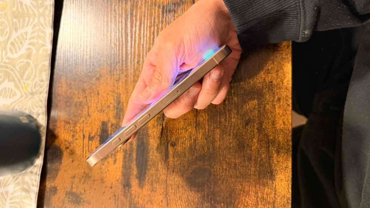 iPhone 16 pro Gold 256gb - miniatura 4