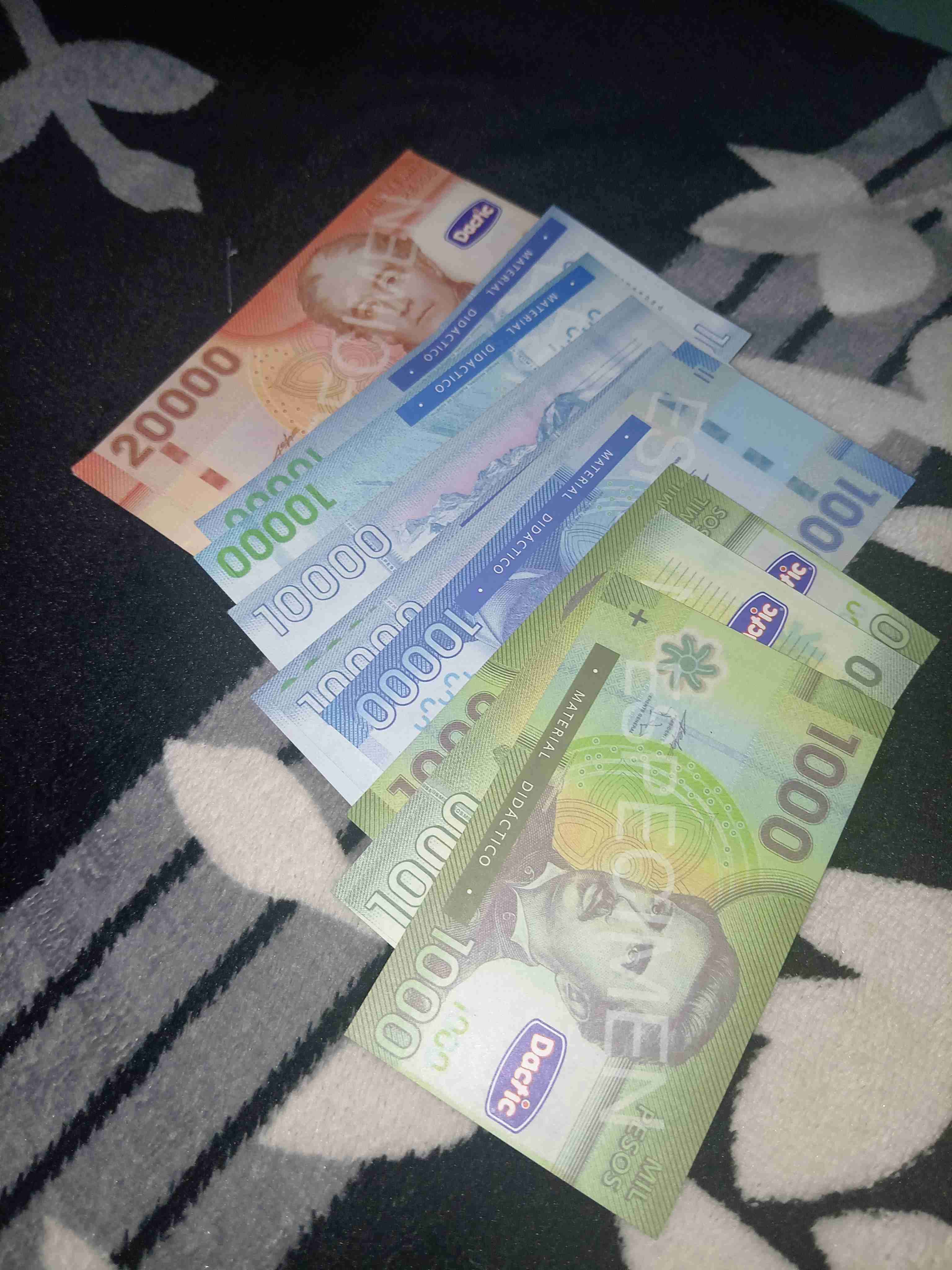 Se vende billetes falsos