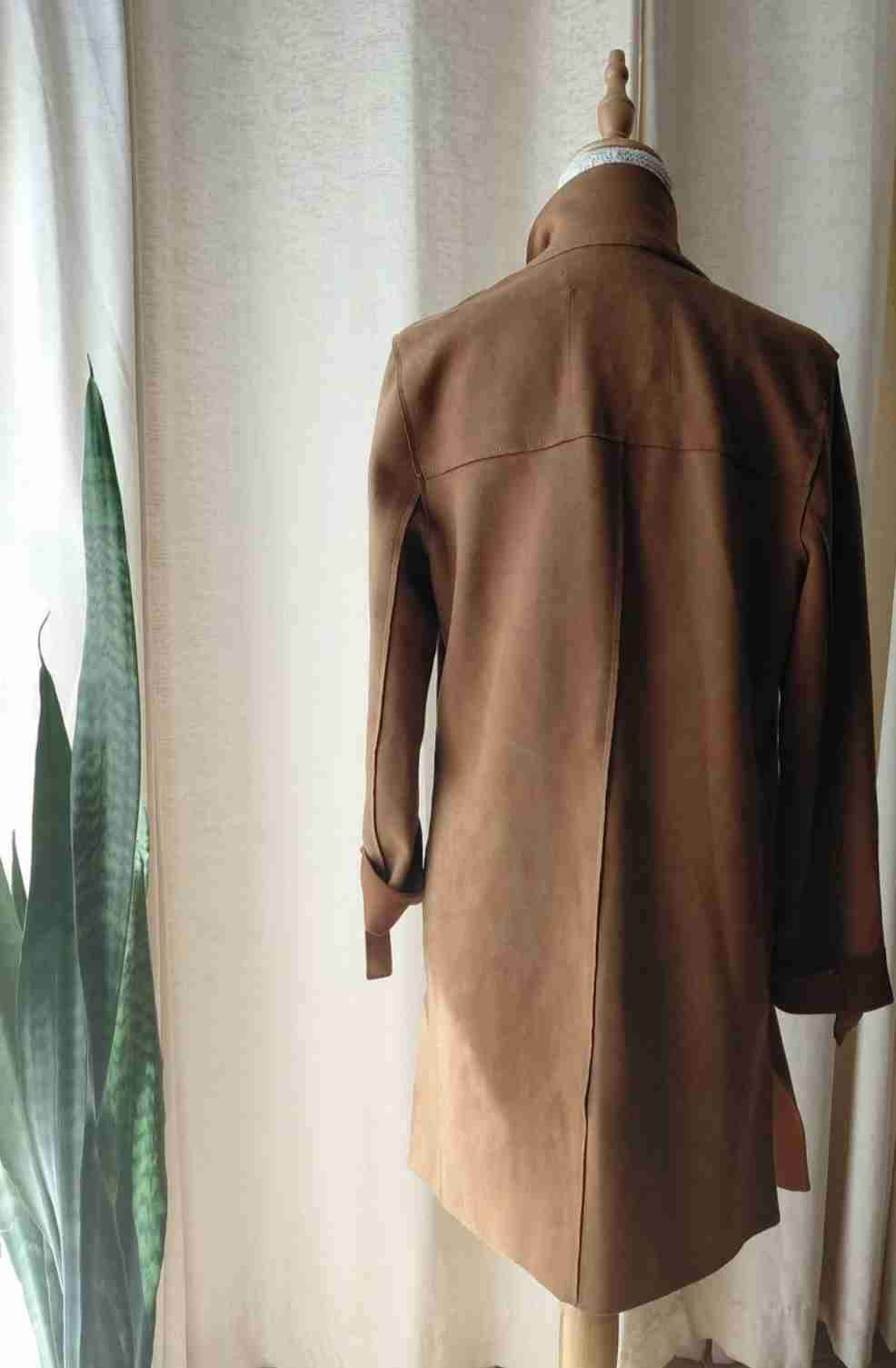 Abrigo marrón claro elegante - miniatura 2