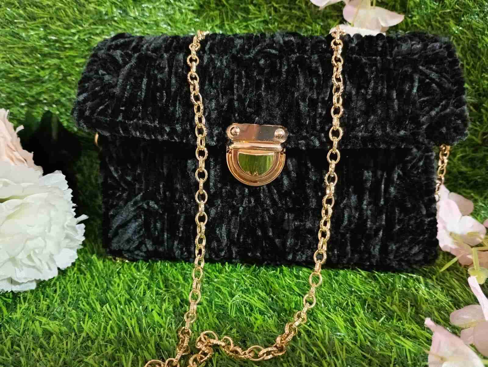 Cartera pequeña negra de terciopelo - miniatura 2
