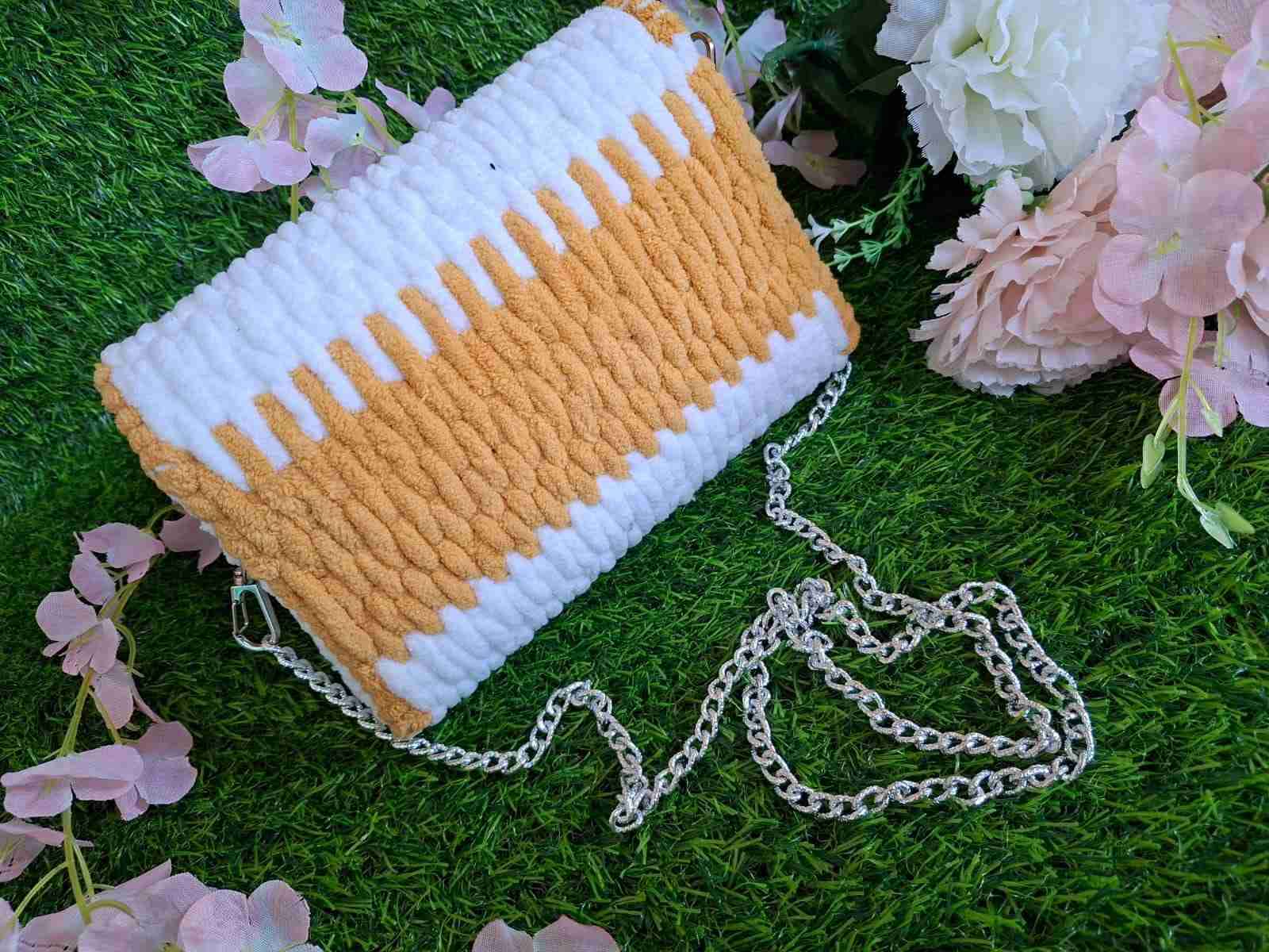 Cartera tejida verde y blanca - miniatura 4