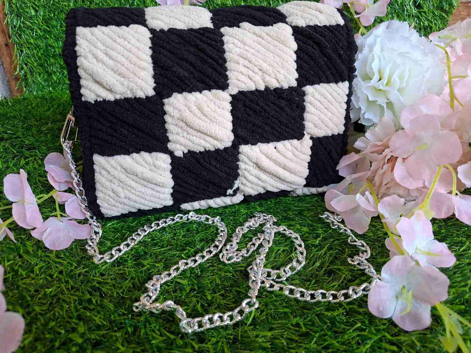 Cartera tejida verde y blanca - miniatura 6