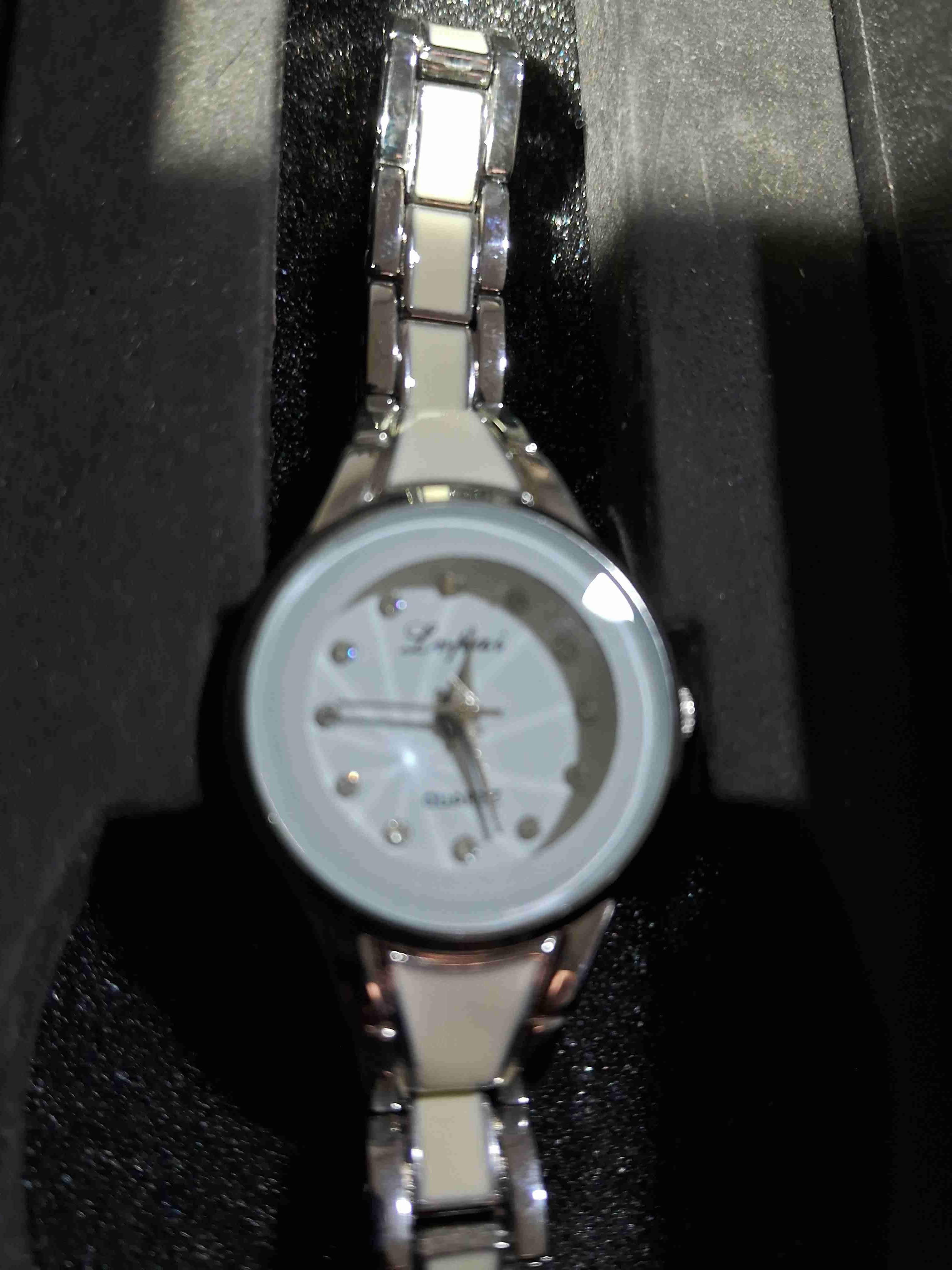 Reloj pulsera plateado y blanco - miniatura 1