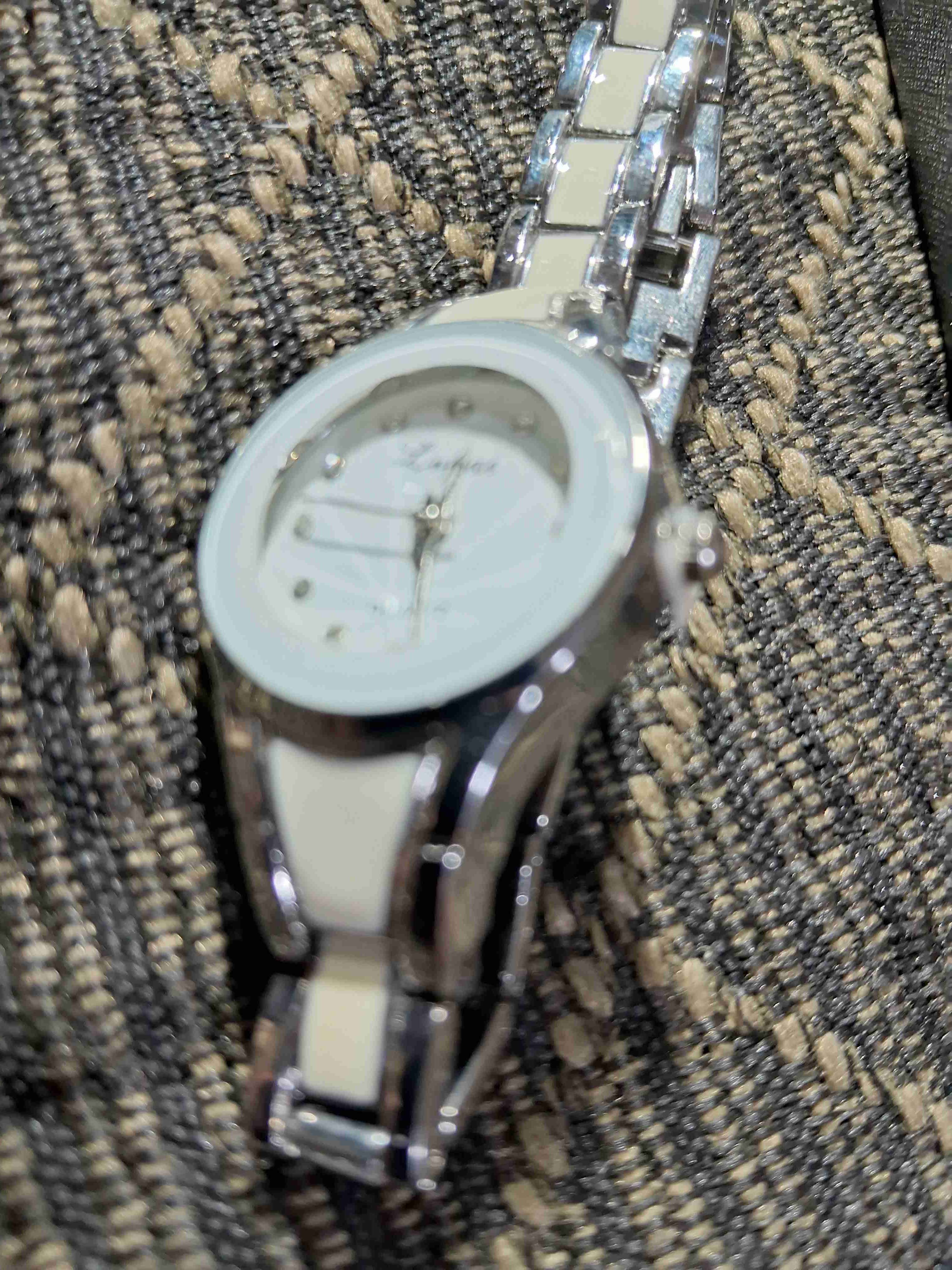 Reloj pulsera plateado y blanco - miniatura 3