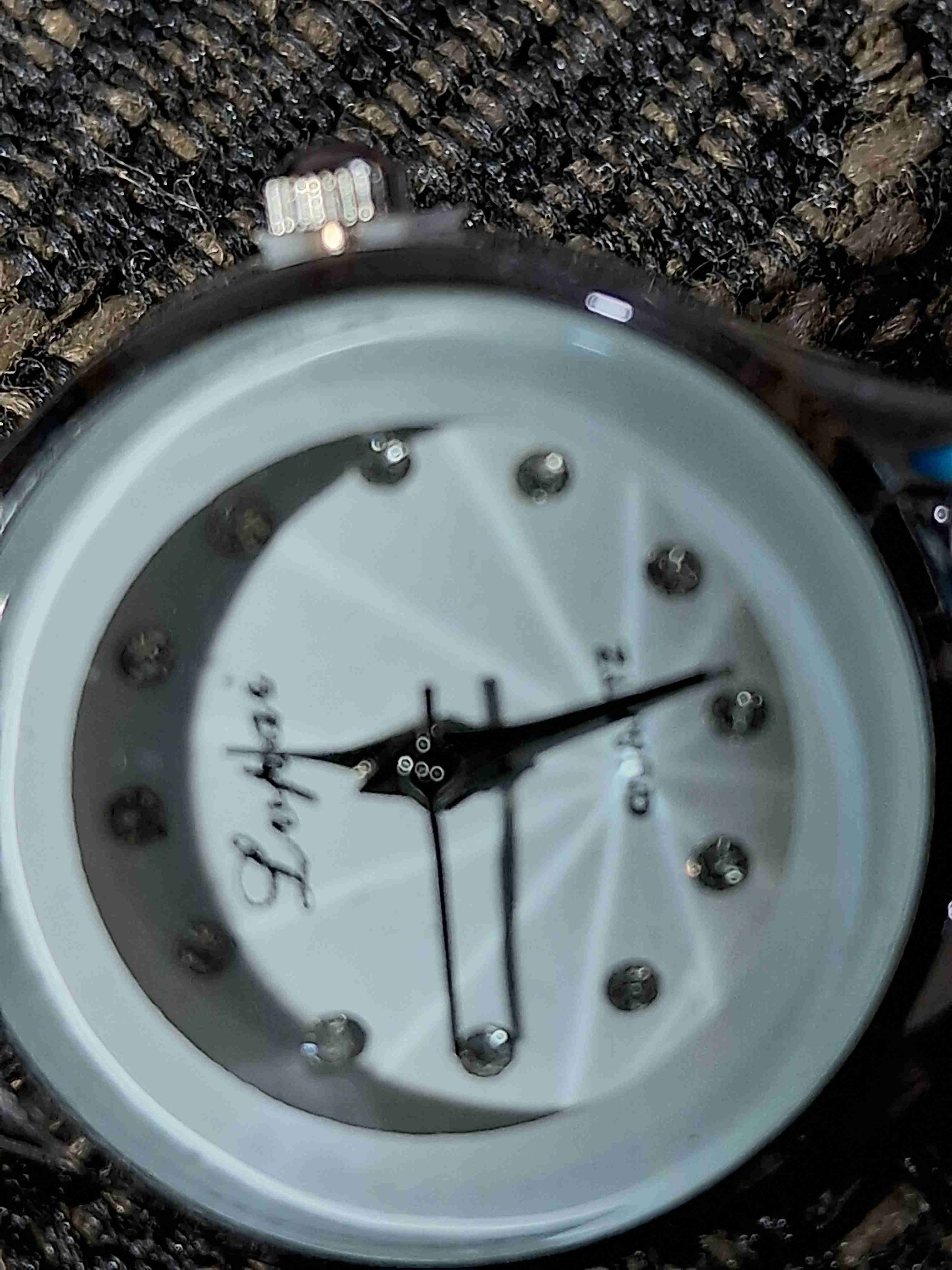 Reloj pulsera plateado y blanco - miniatura 4