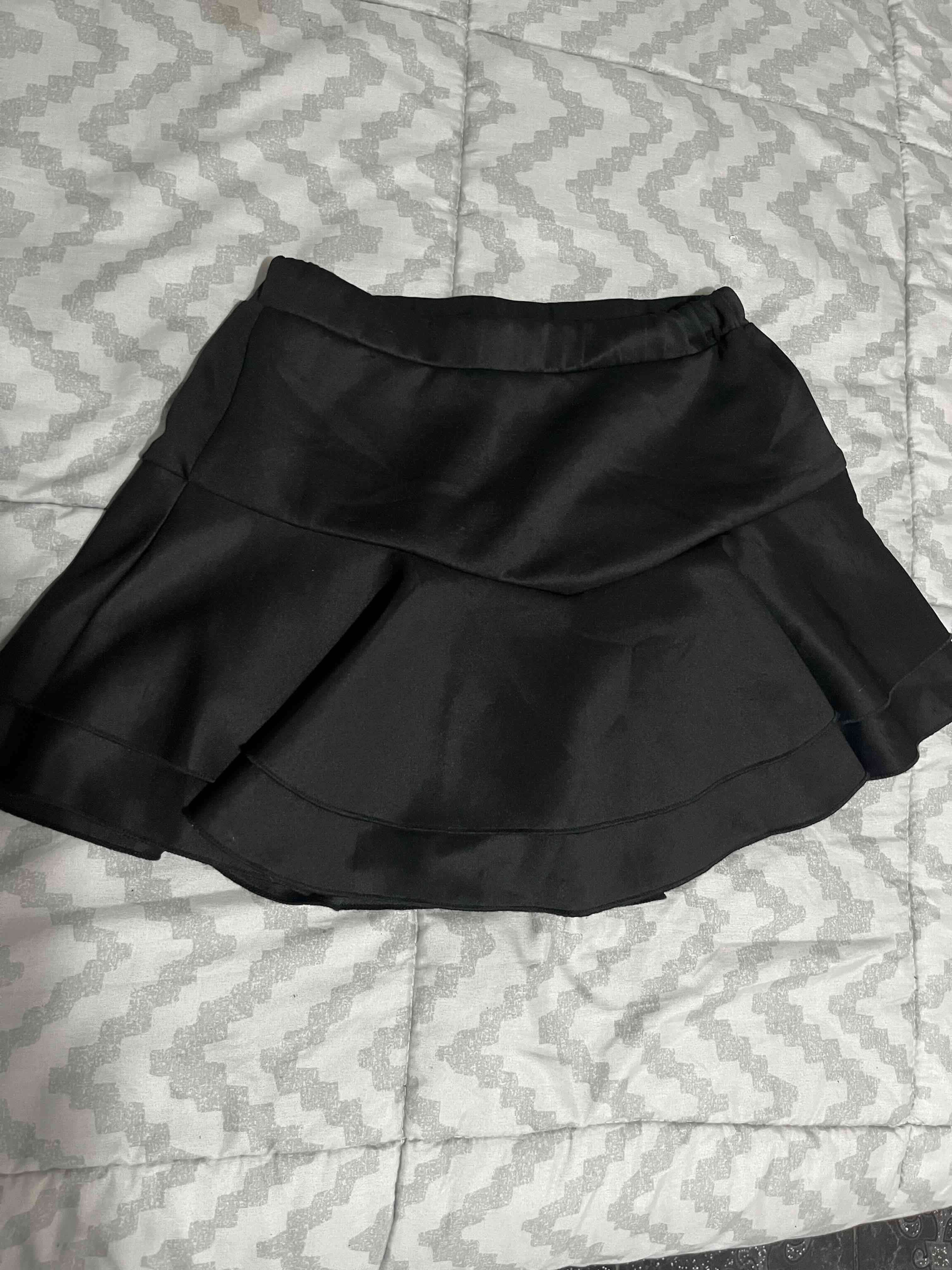 Falda negra tipo skater - miniatura 2