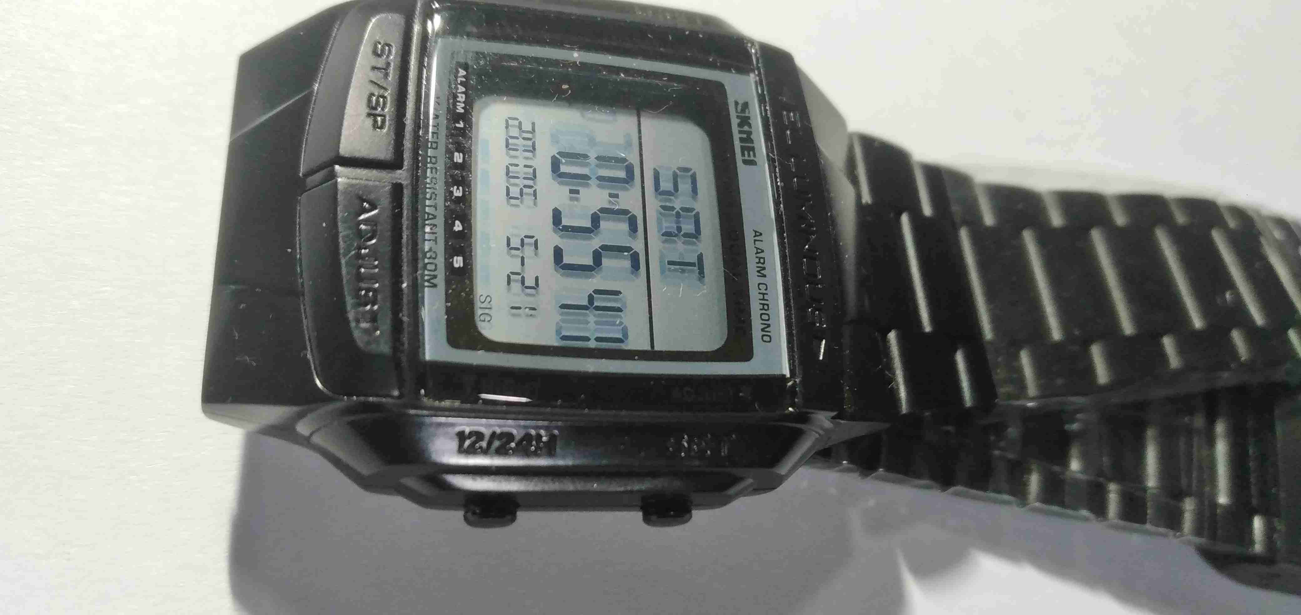 Reloj digital negro resistente al agua - miniatura 2