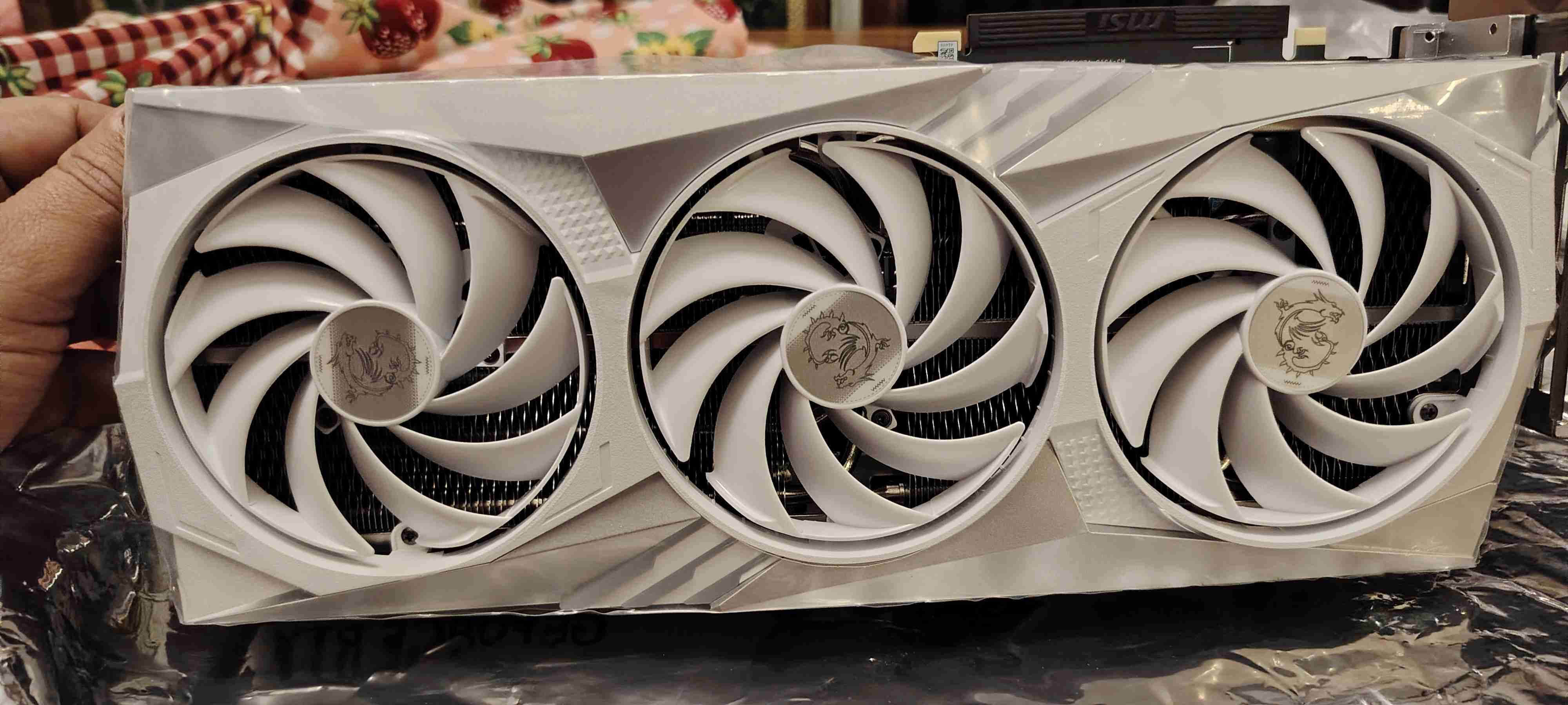 Tarjeta gráfica MSI 4070 RTX 16GB super - miniatura 1