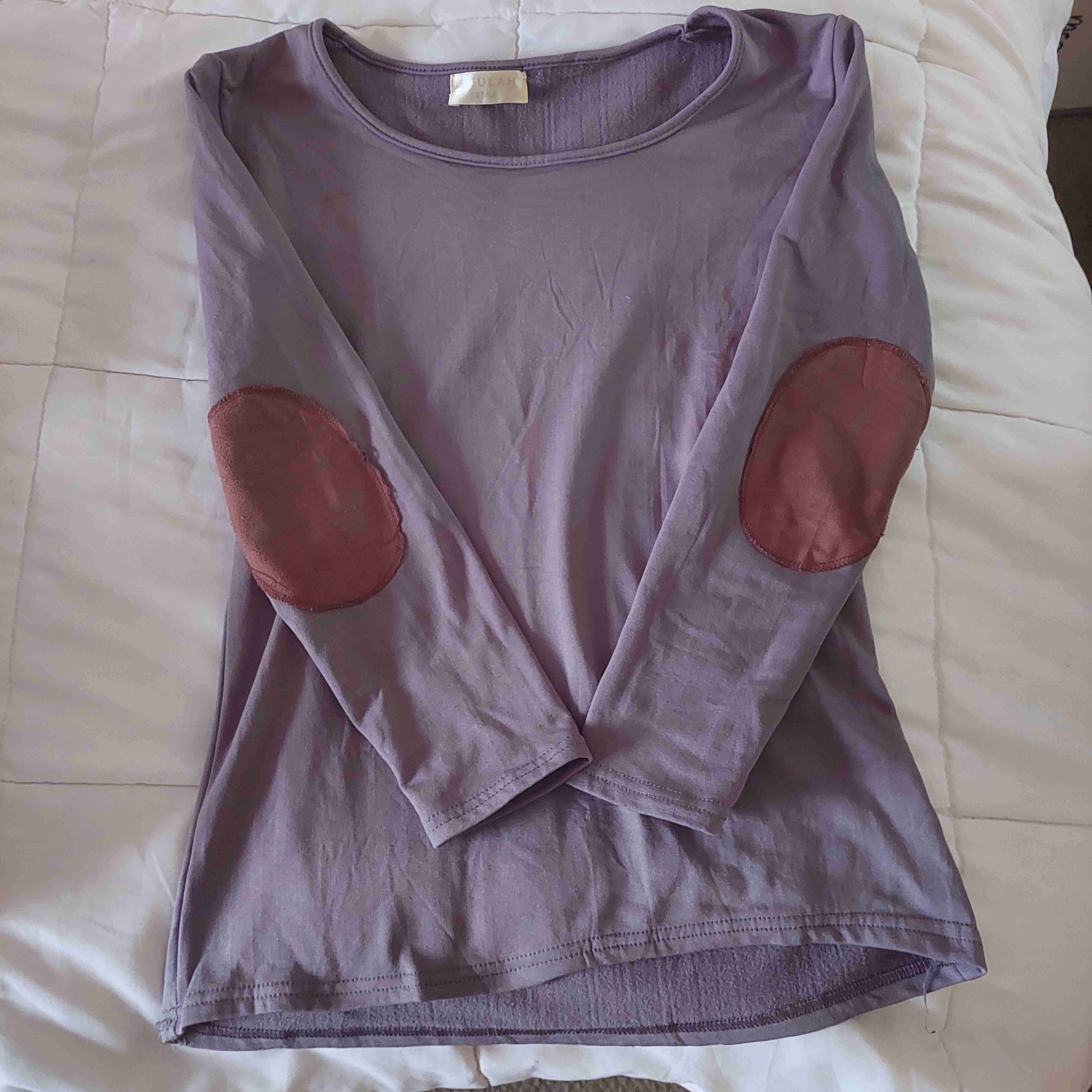 Polera cafe y gris con coderas. - miniatura 2