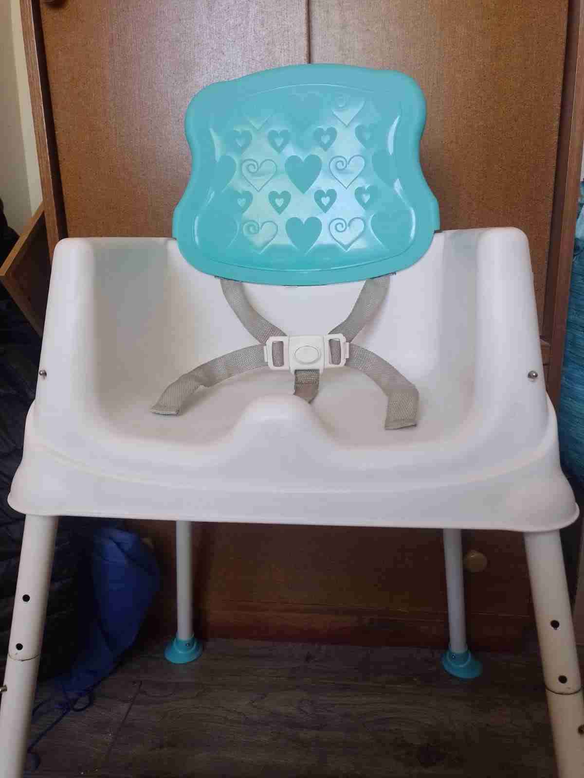 Silla alta para bebé blanca y celeste - miniatura 5