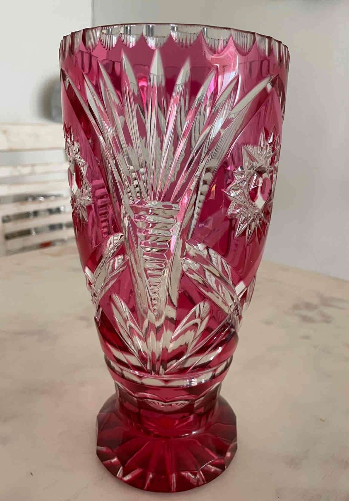 Florero de cristal tallado rosa - miniatura 1