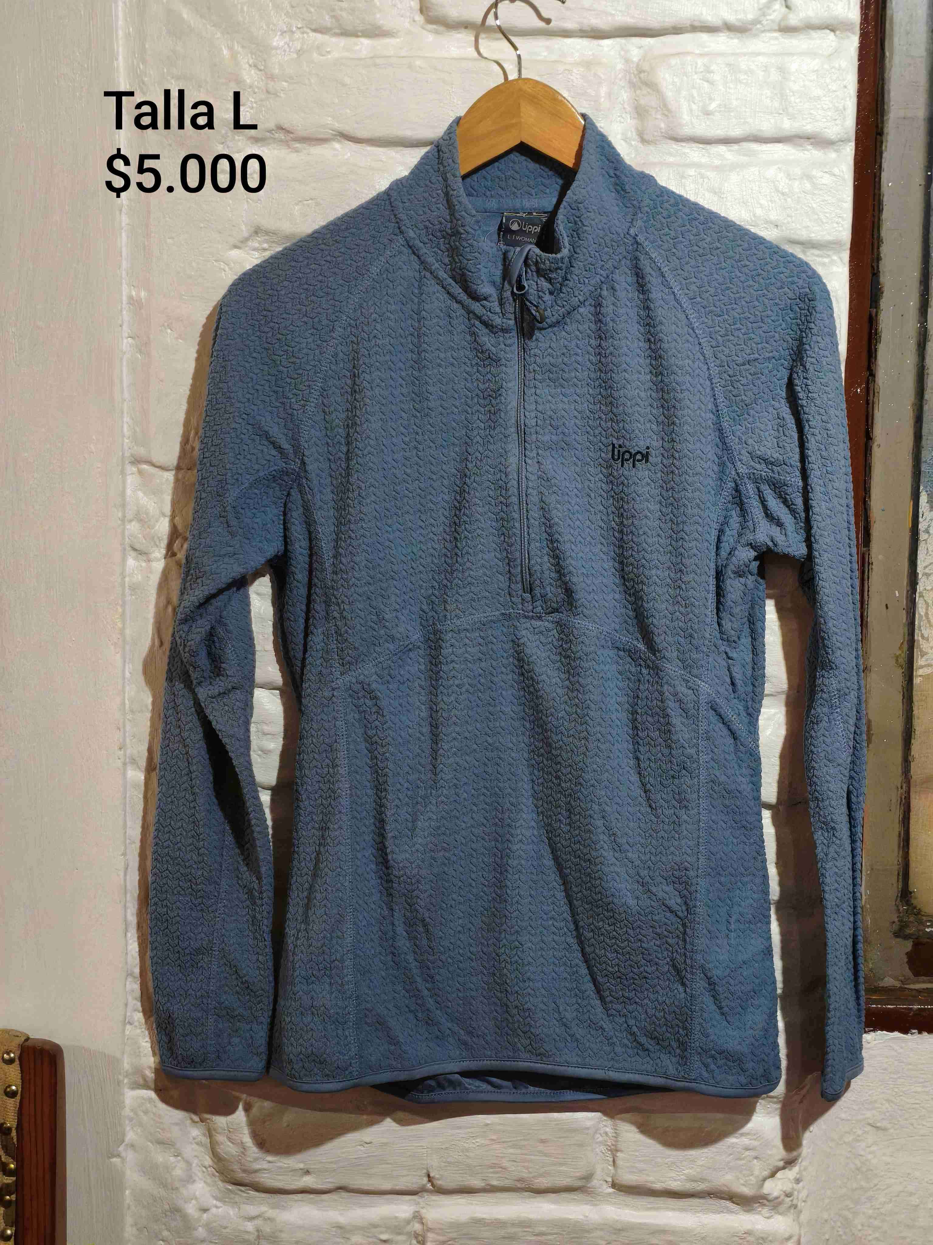 Polerón azul con cierre