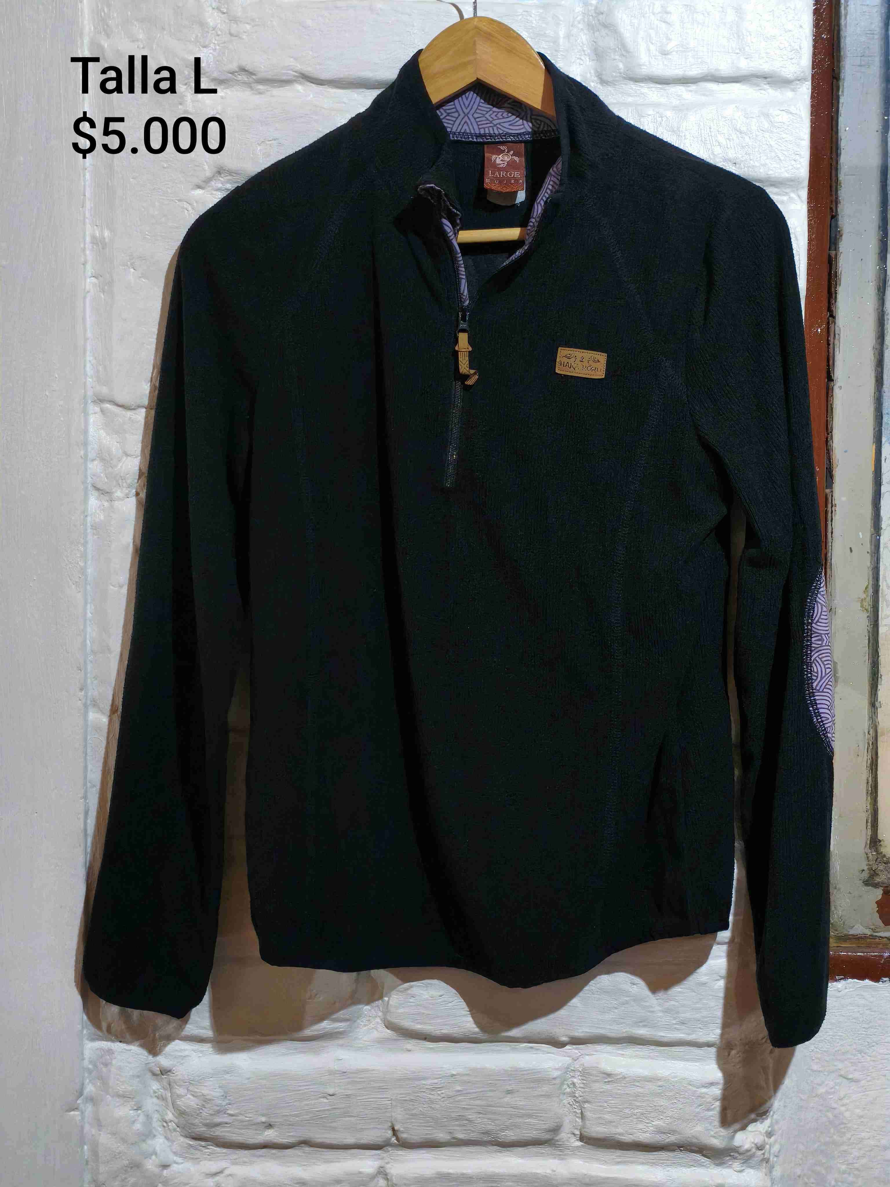 Polerón negro cierre medio