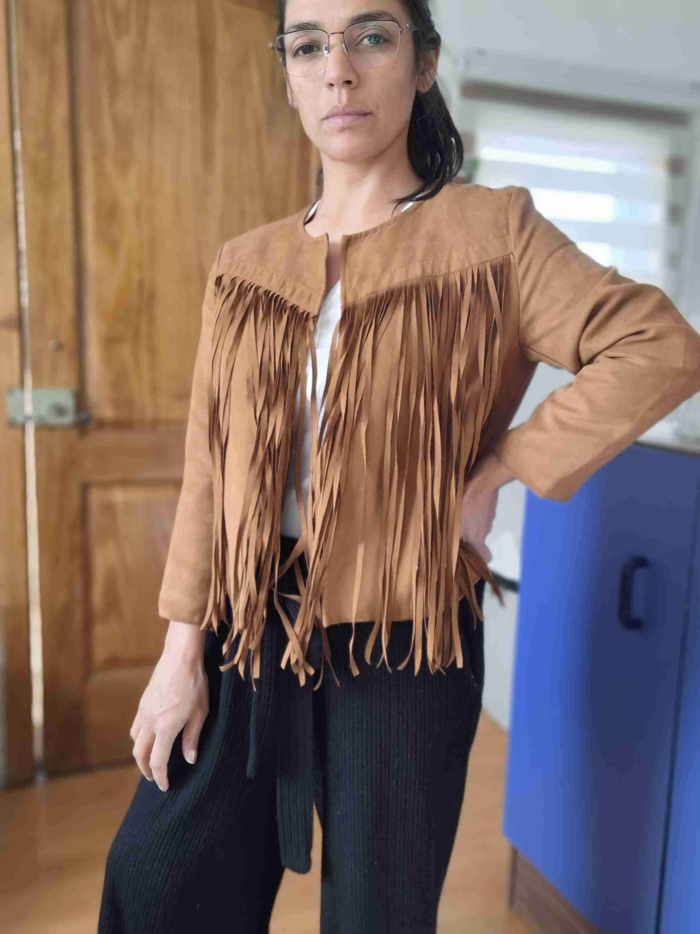 Chaqueta marrón con flecos