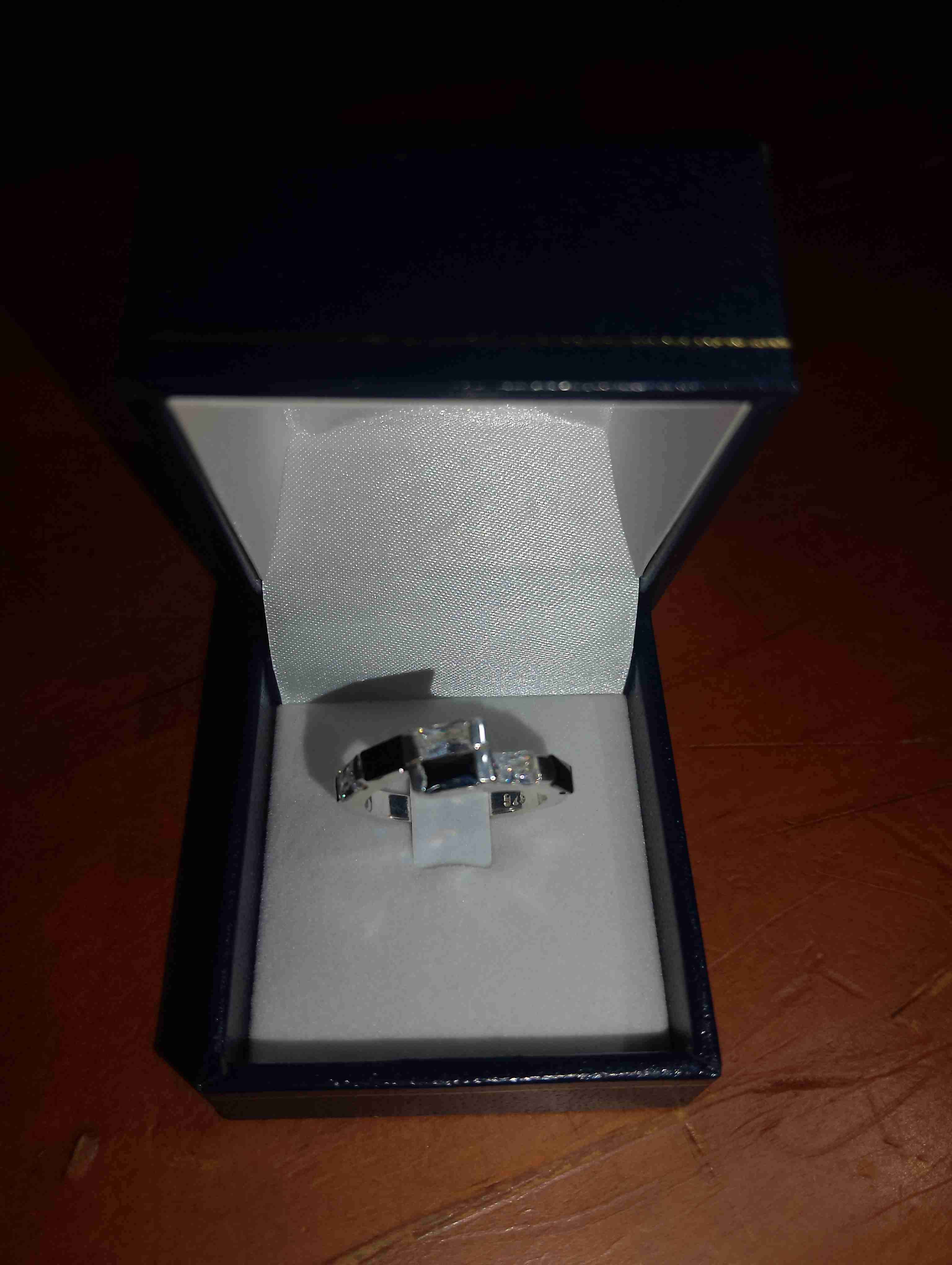 Anillo de plata con piedras