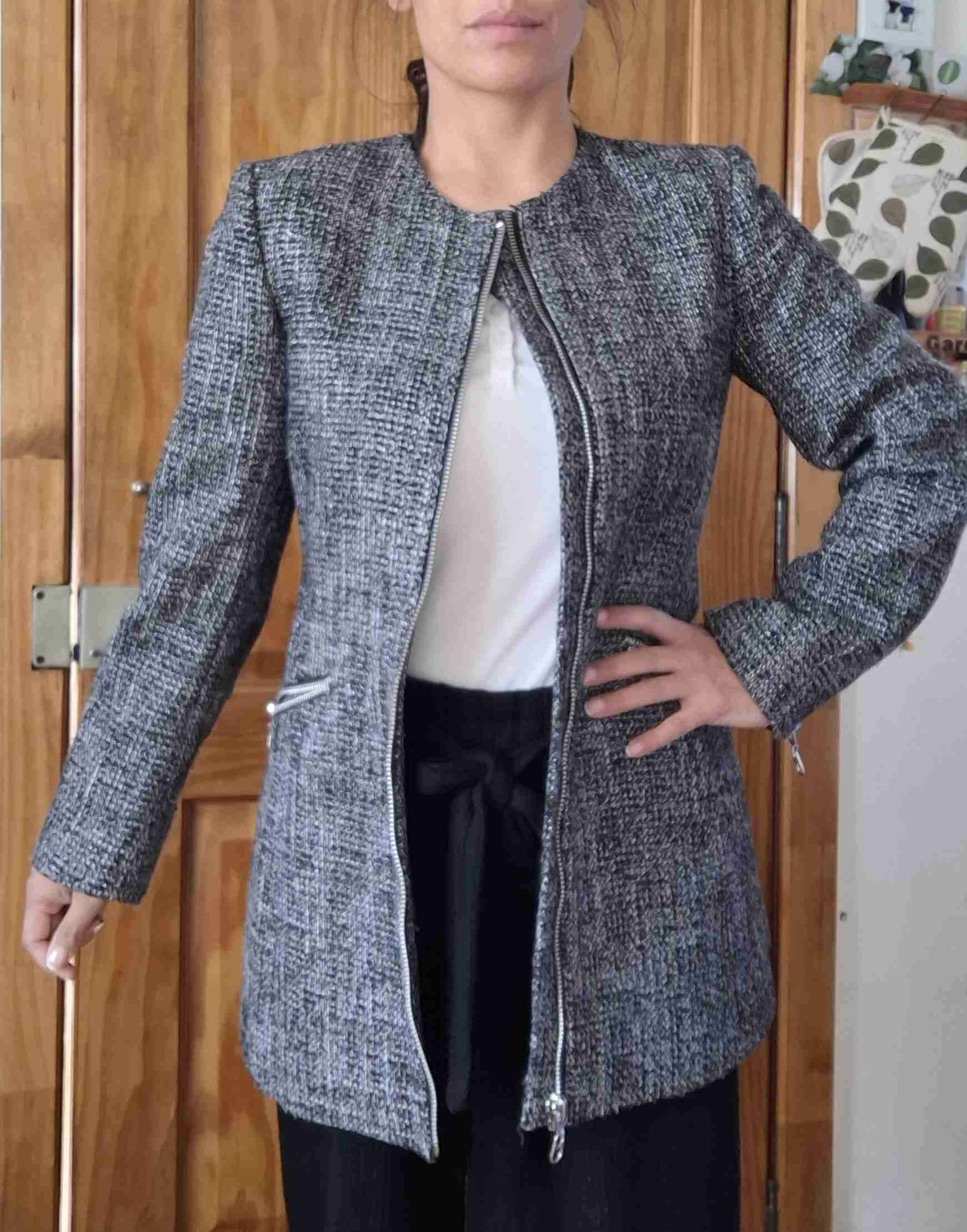 Abrigo gris con cierre - miniatura 2