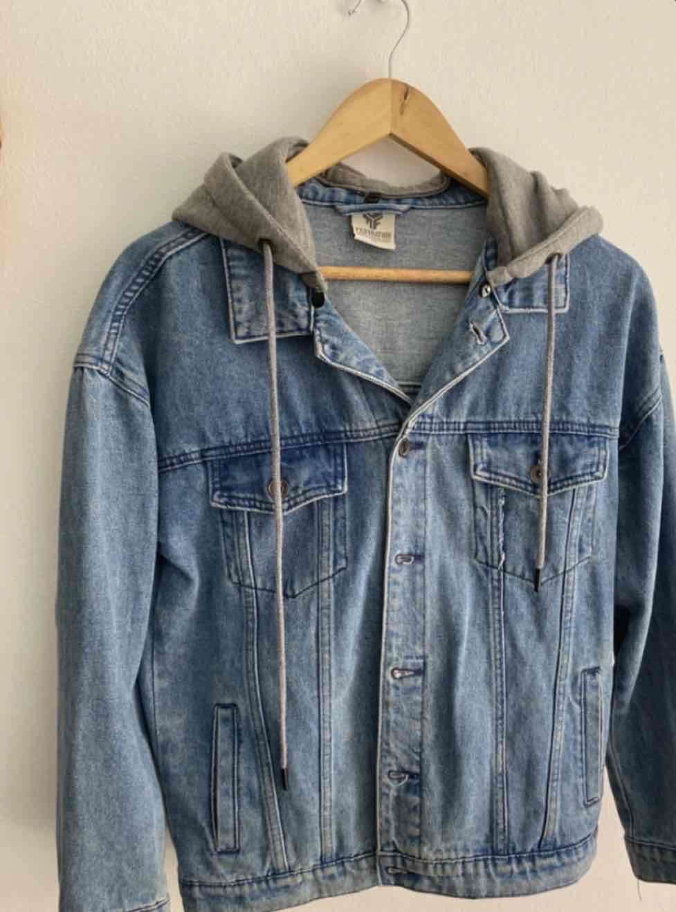 Chaqueta de mezclilla con capucha