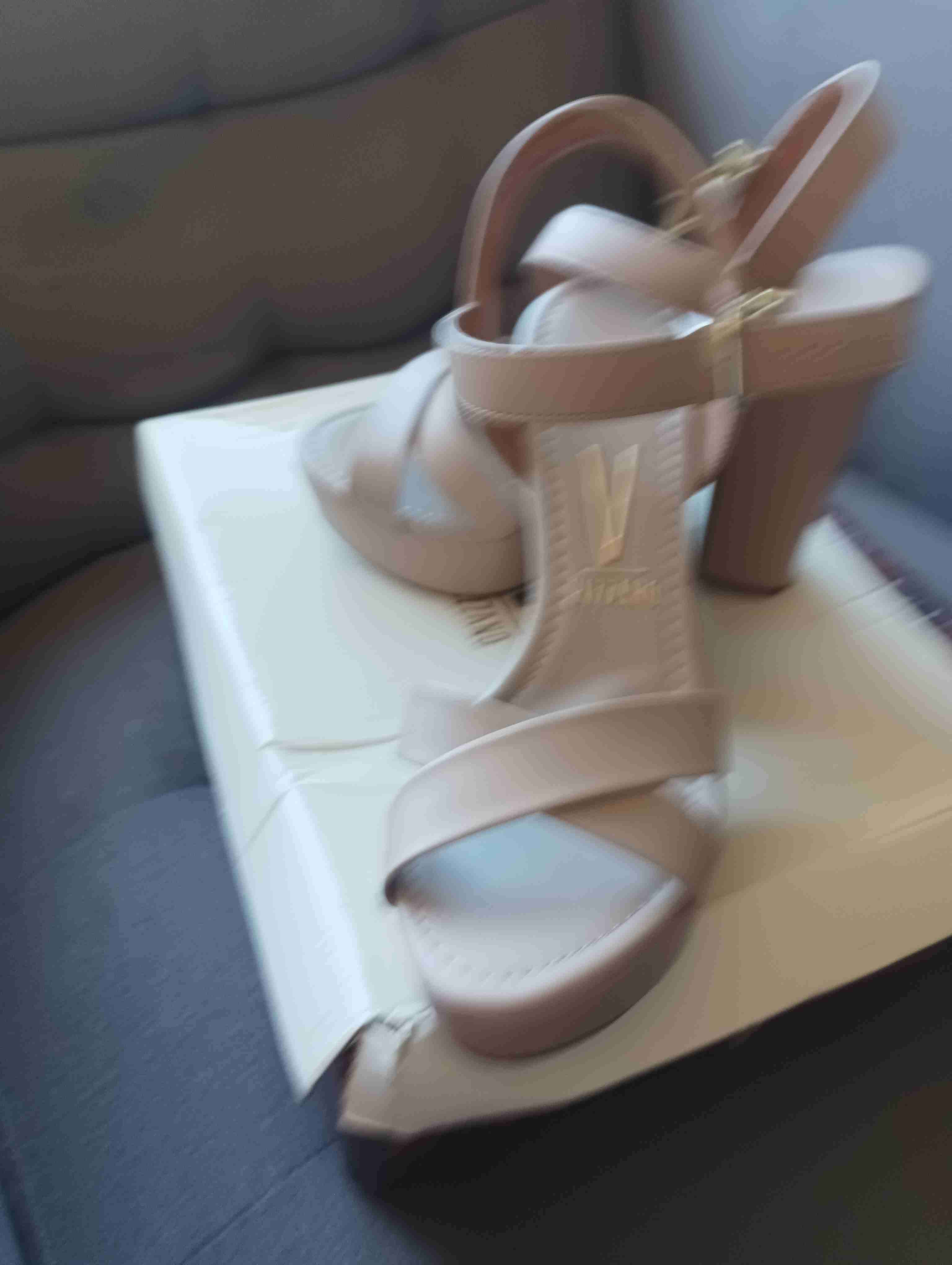 Sandalias de tacón nude marca vizzano - miniatura 2